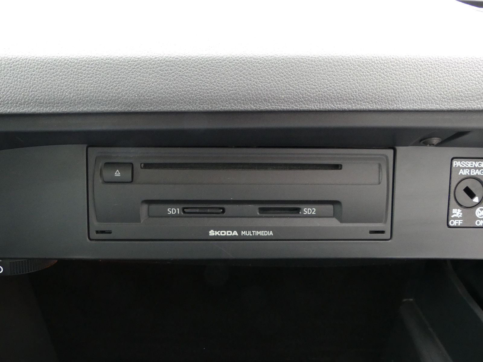 Fahrzeugabbildung SKODA Octavia Combi Elegance"SERVICEHEFT"