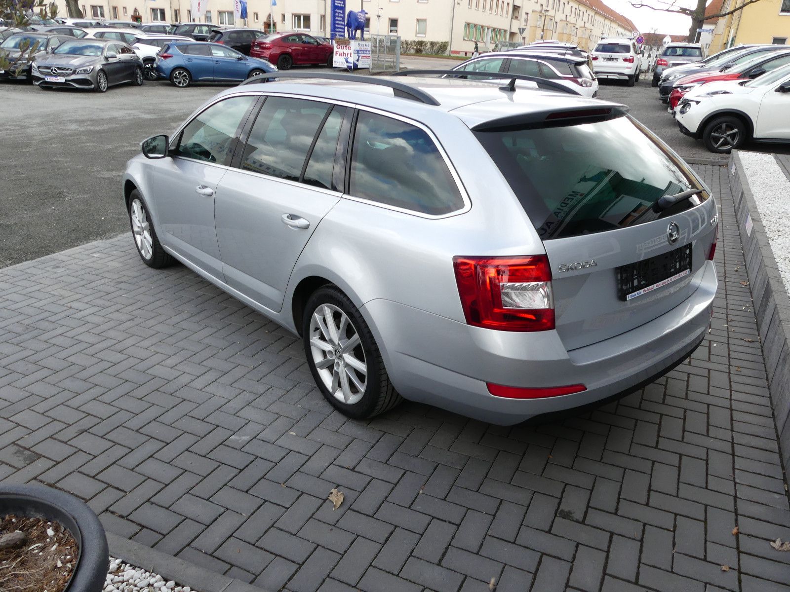 Fahrzeugabbildung SKODA Octavia Combi Elegance"SERVICEHEFT"