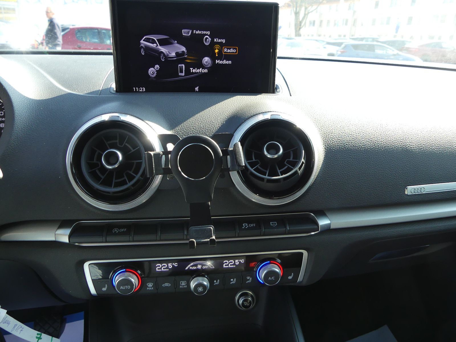 Fahrzeugabbildung Audi A3 Sportback basis