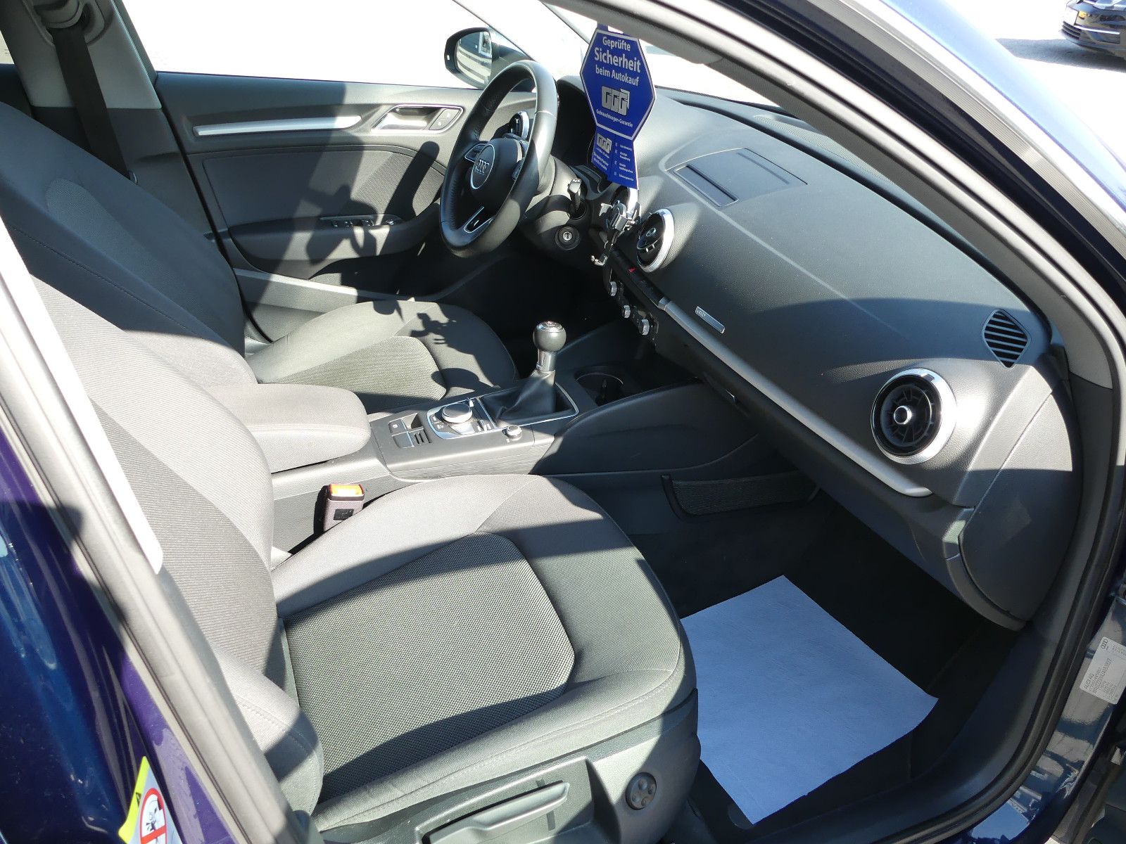 Fahrzeugabbildung Audi A3 Sportback basis
