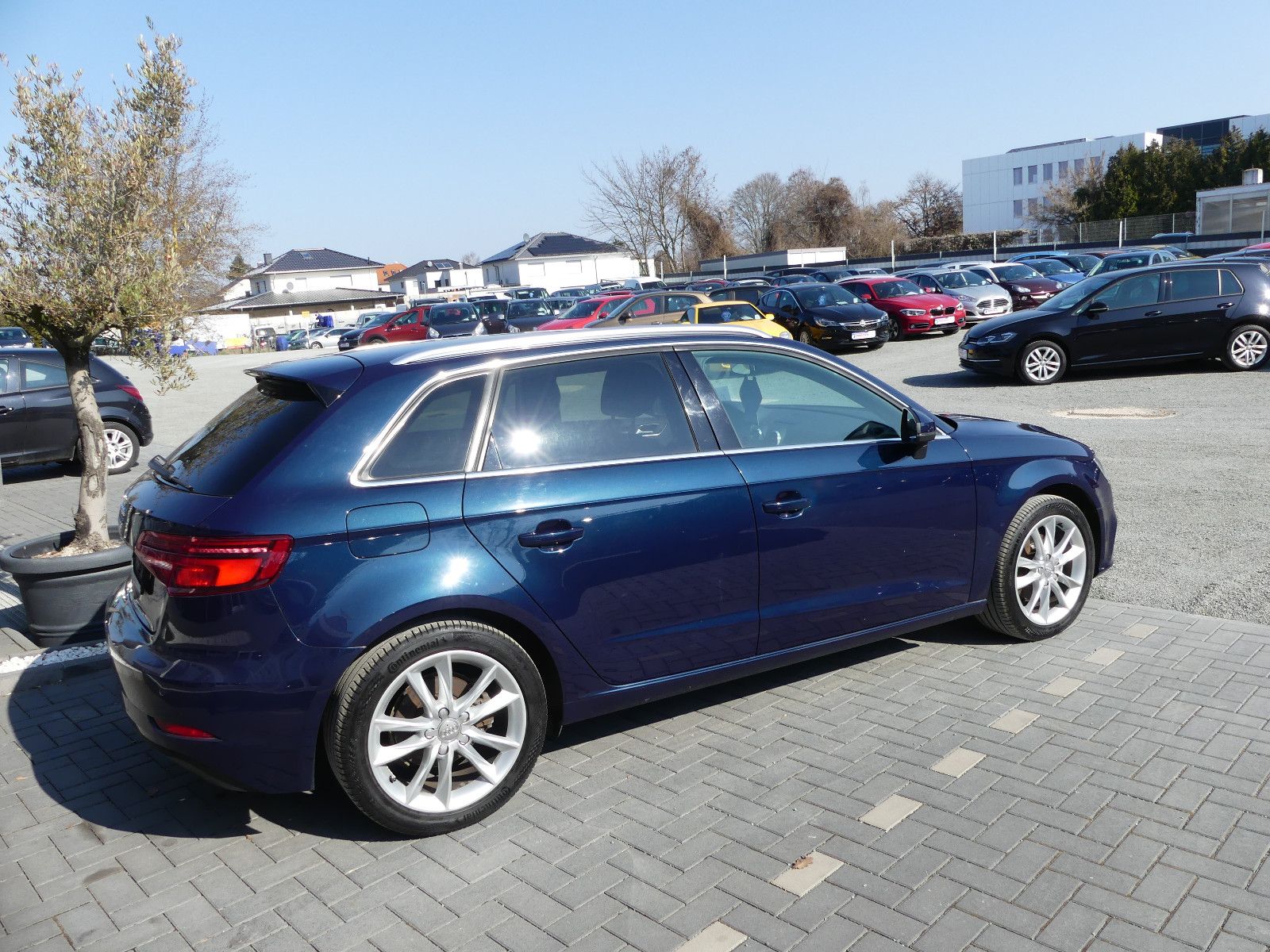 Fahrzeugabbildung Audi A3 Sportback basis