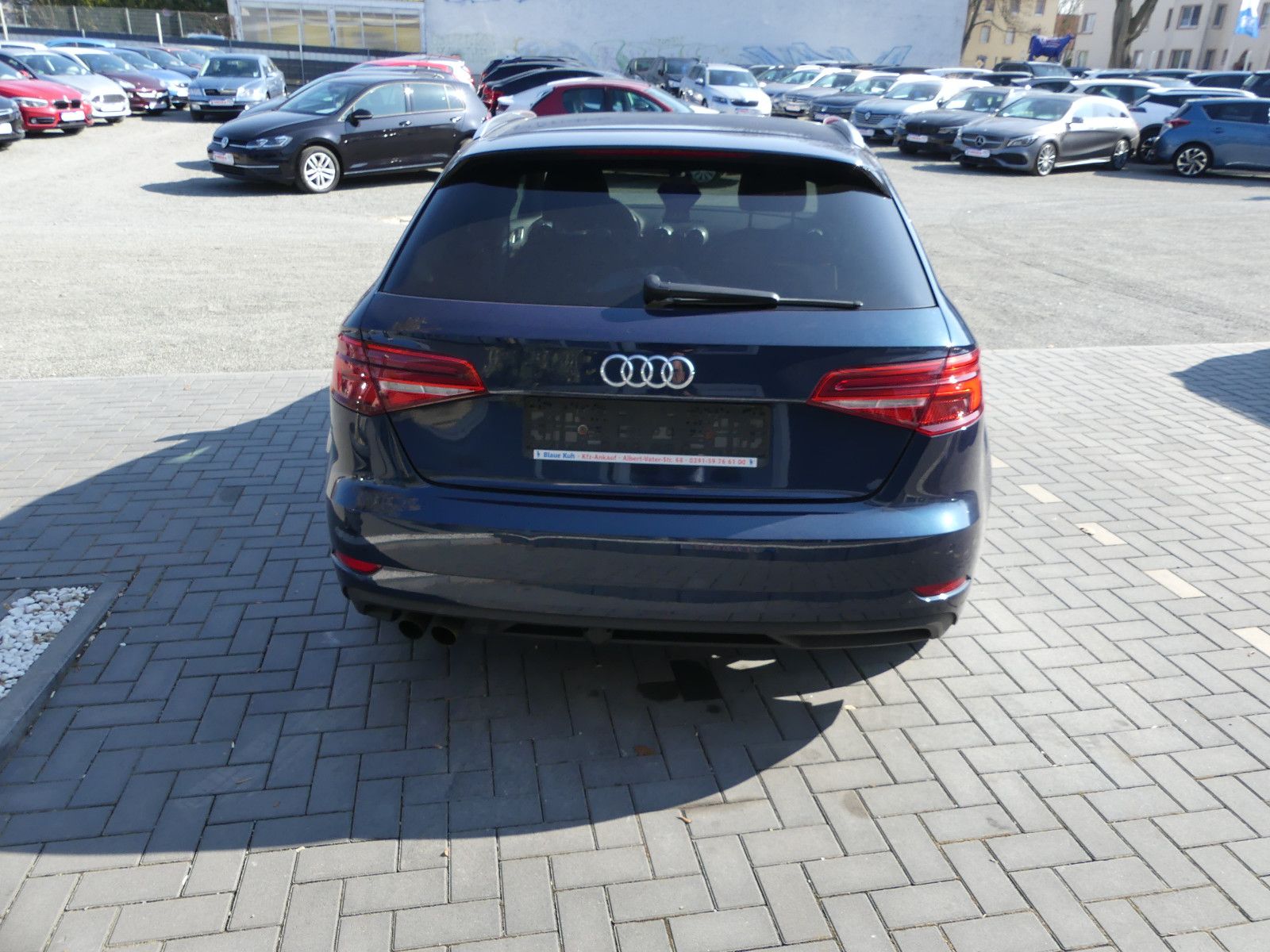 Fahrzeugabbildung Audi A3 Sportback basis