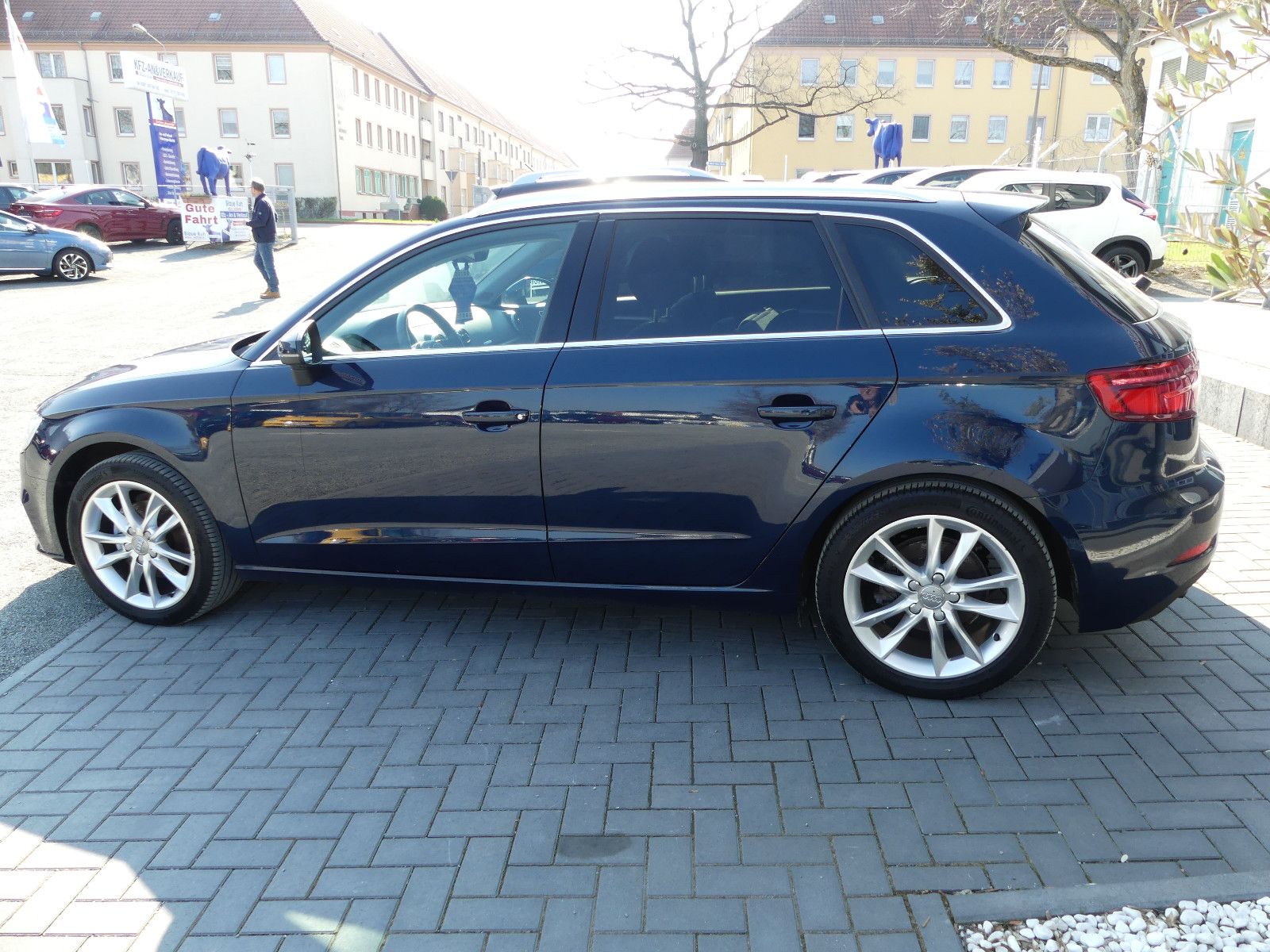 Fahrzeugabbildung Audi A3 Sportback basis