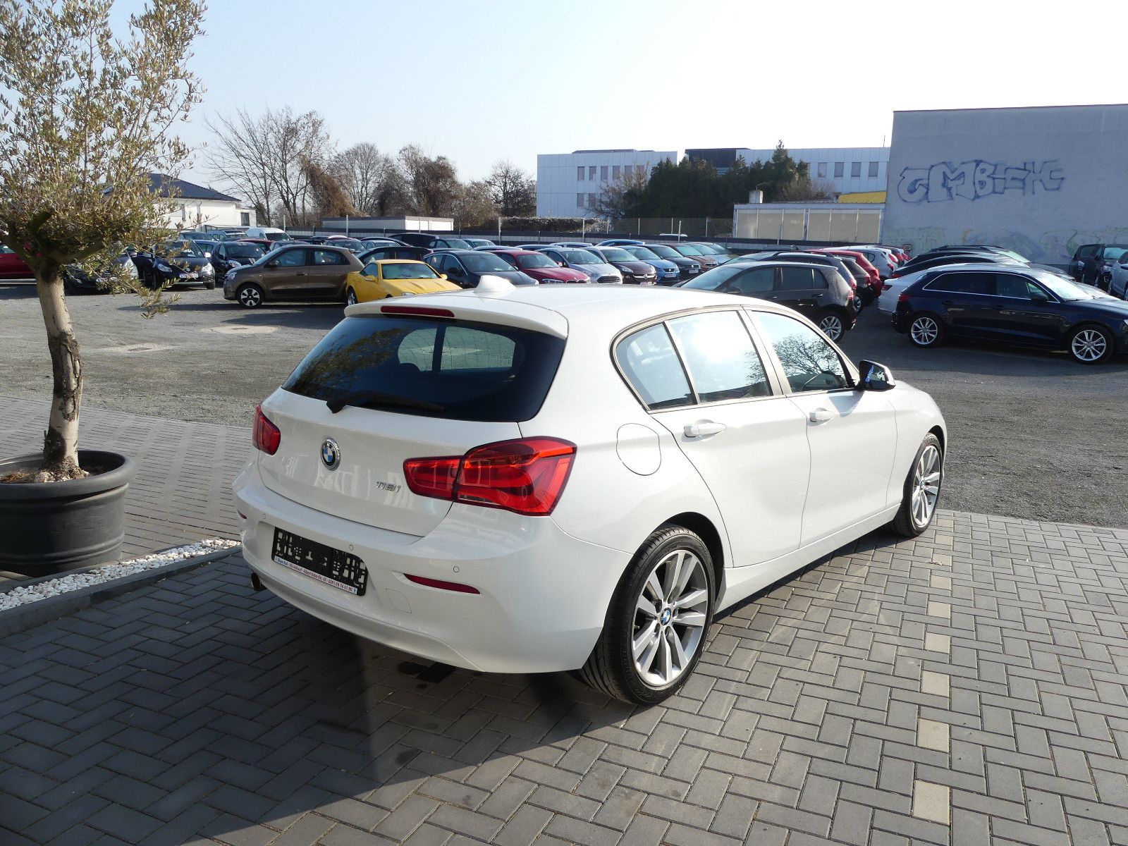 Fahrzeugabbildung BMW 118 1 Limousine 5-trg. 118 i, *AUTOMATIK*