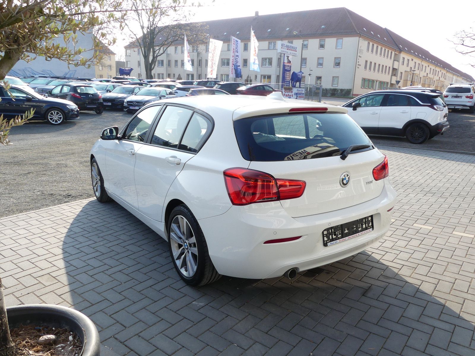 Fahrzeugabbildung BMW 118 1 Limousine 5-trg. 118 i, *AUTOMATIK*