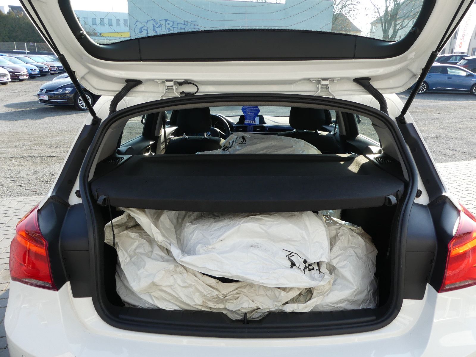 Fahrzeugabbildung BMW 118 1 Limousine 5-trg. 118 i, *AUTOMATIK*