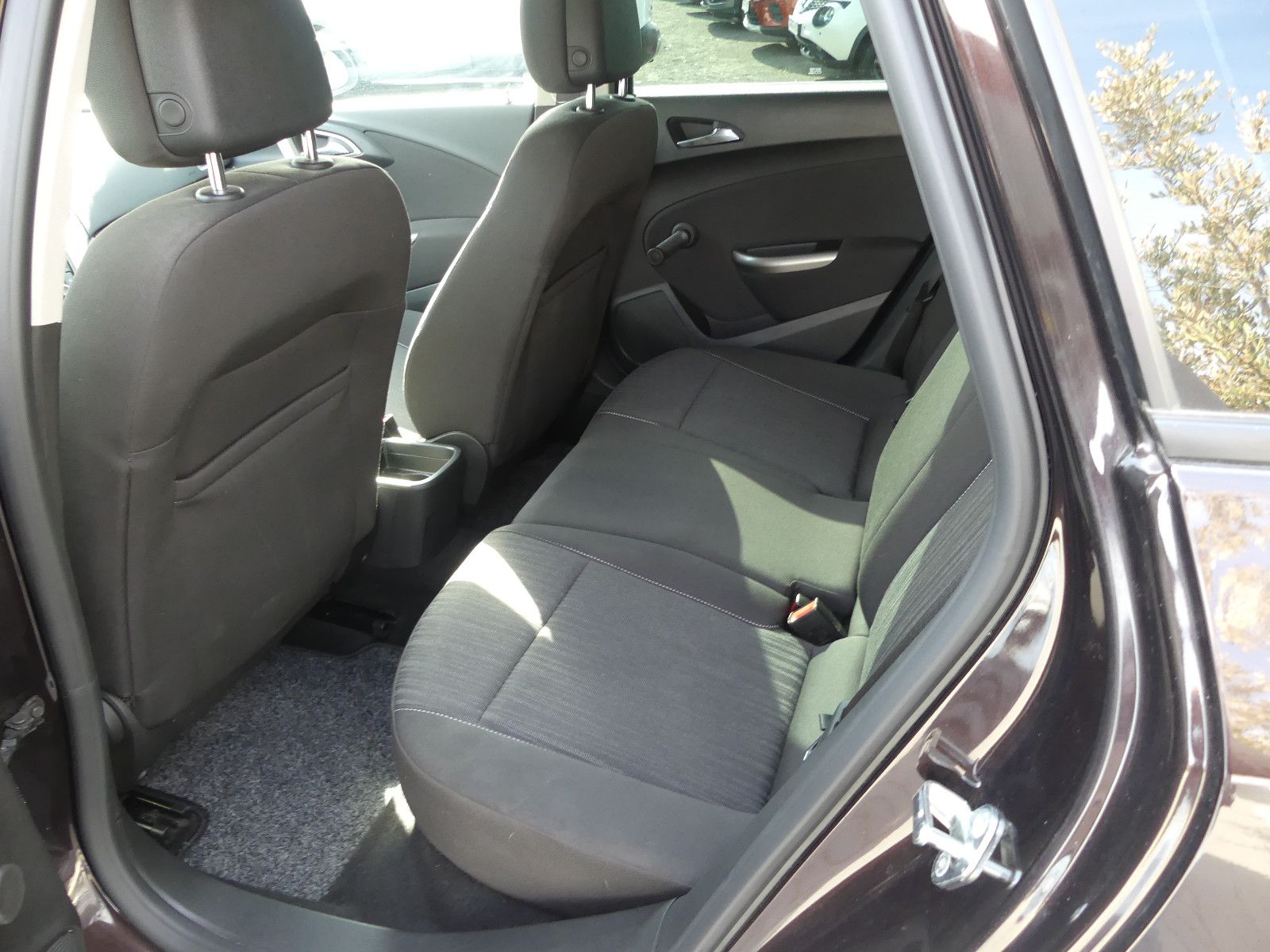 Fahrzeugabbildung Opel Astra J Sports Tourer Selection