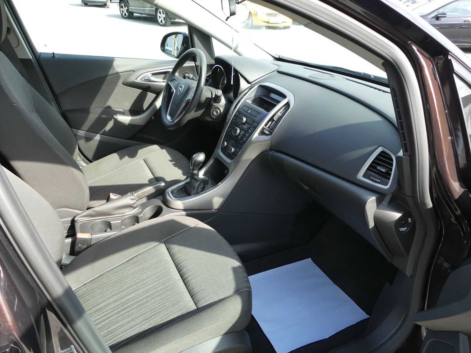 Fahrzeugabbildung Opel Astra J Sports Tourer Selection