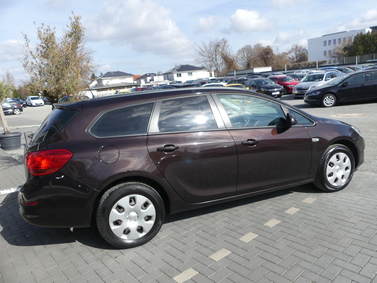 Fahrzeugabbildung Opel Astra J Sports Tourer Selection