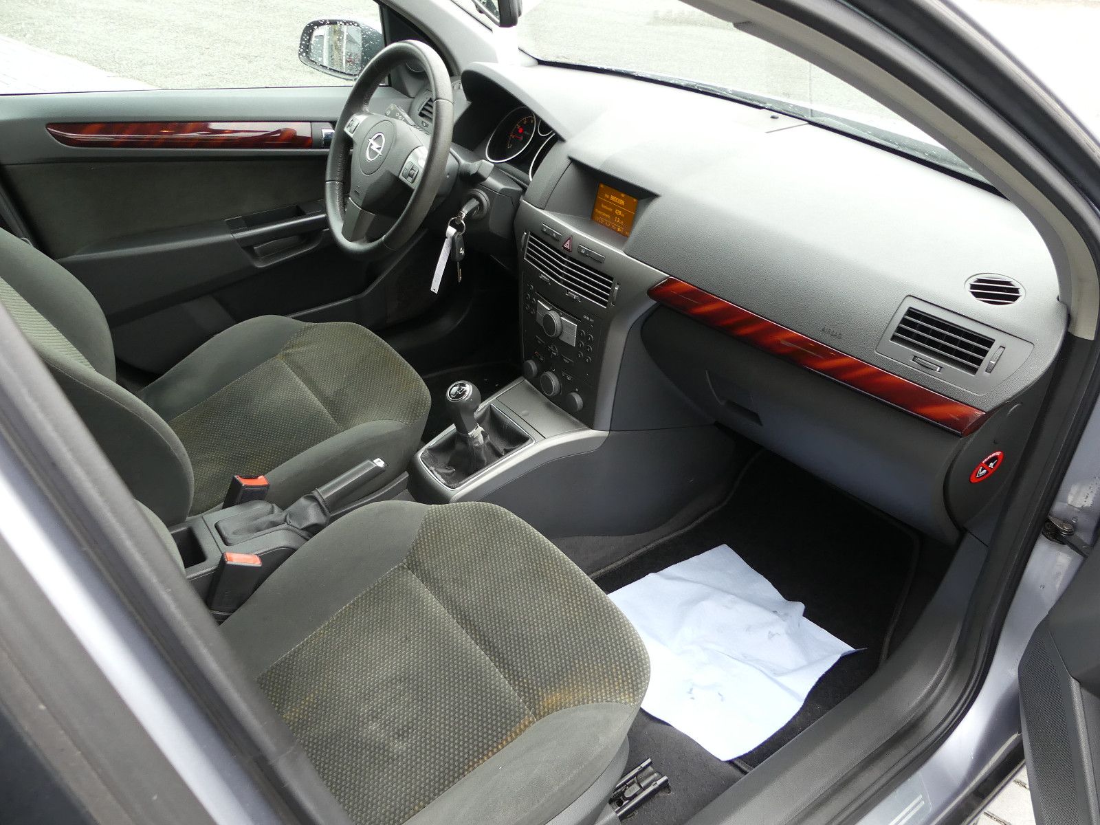 Fahrzeugabbildung Opel Astra 1.6 Twinport Sport"82TKM"