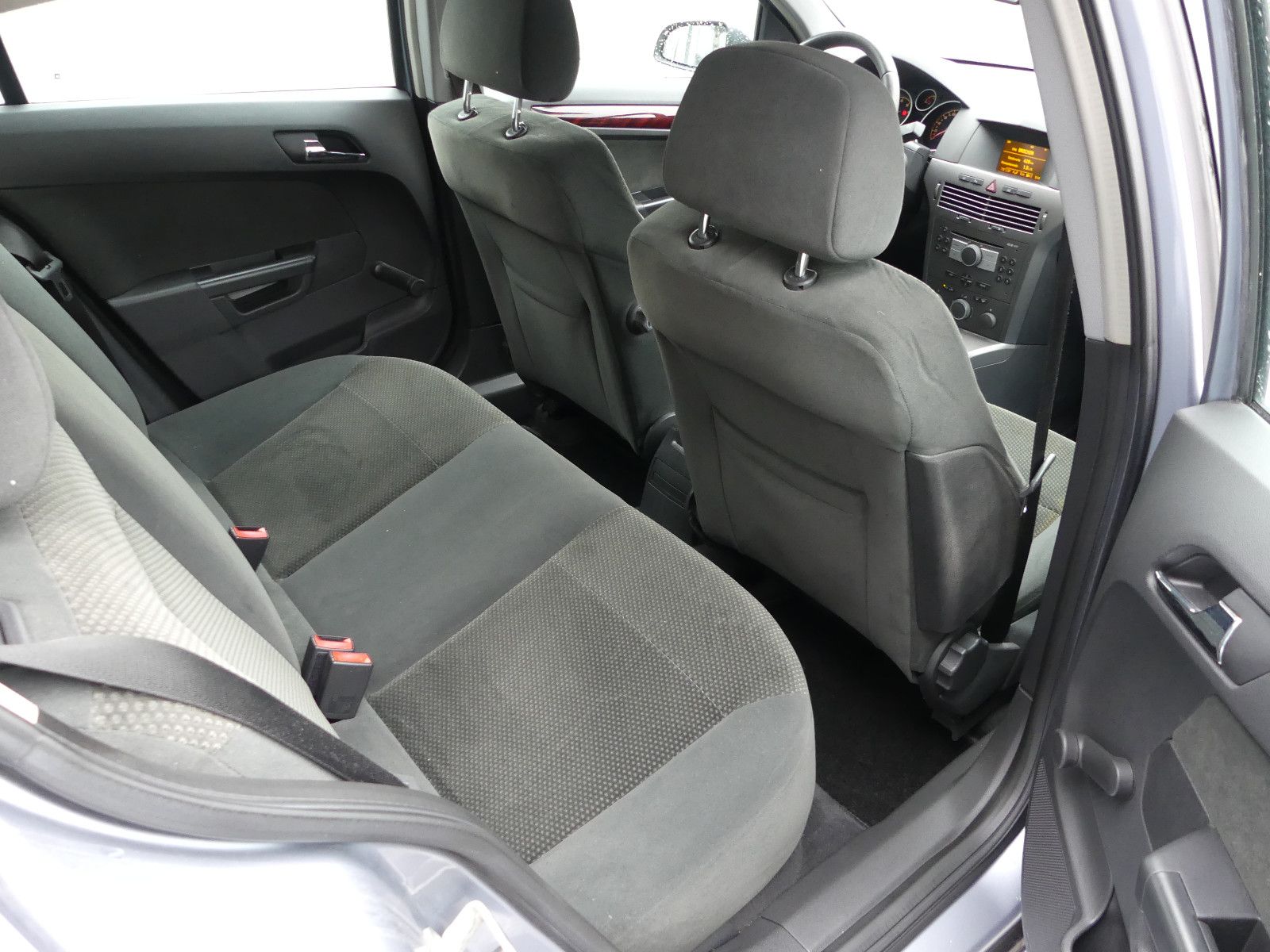 Fahrzeugabbildung Opel Astra 1.6 Twinport Sport"82TKM"