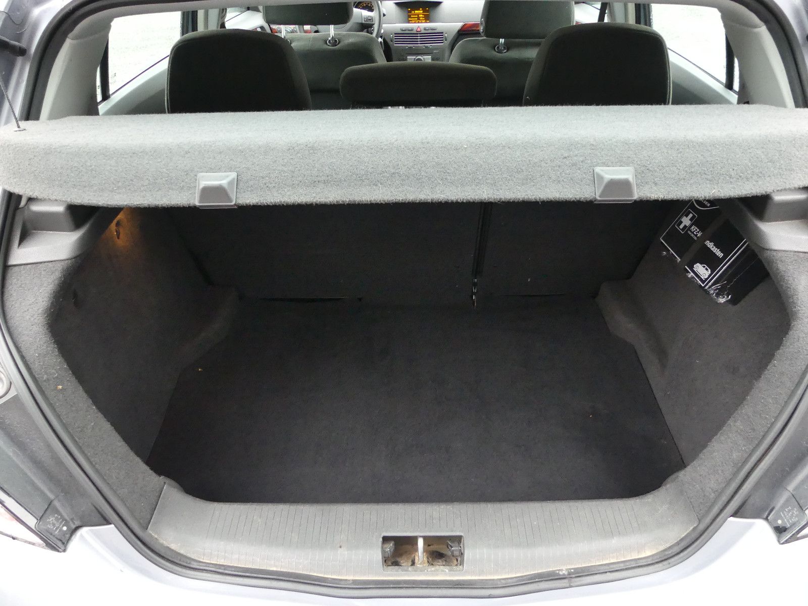 Fahrzeugabbildung Opel Astra 1.6 Twinport Sport"82TKM"