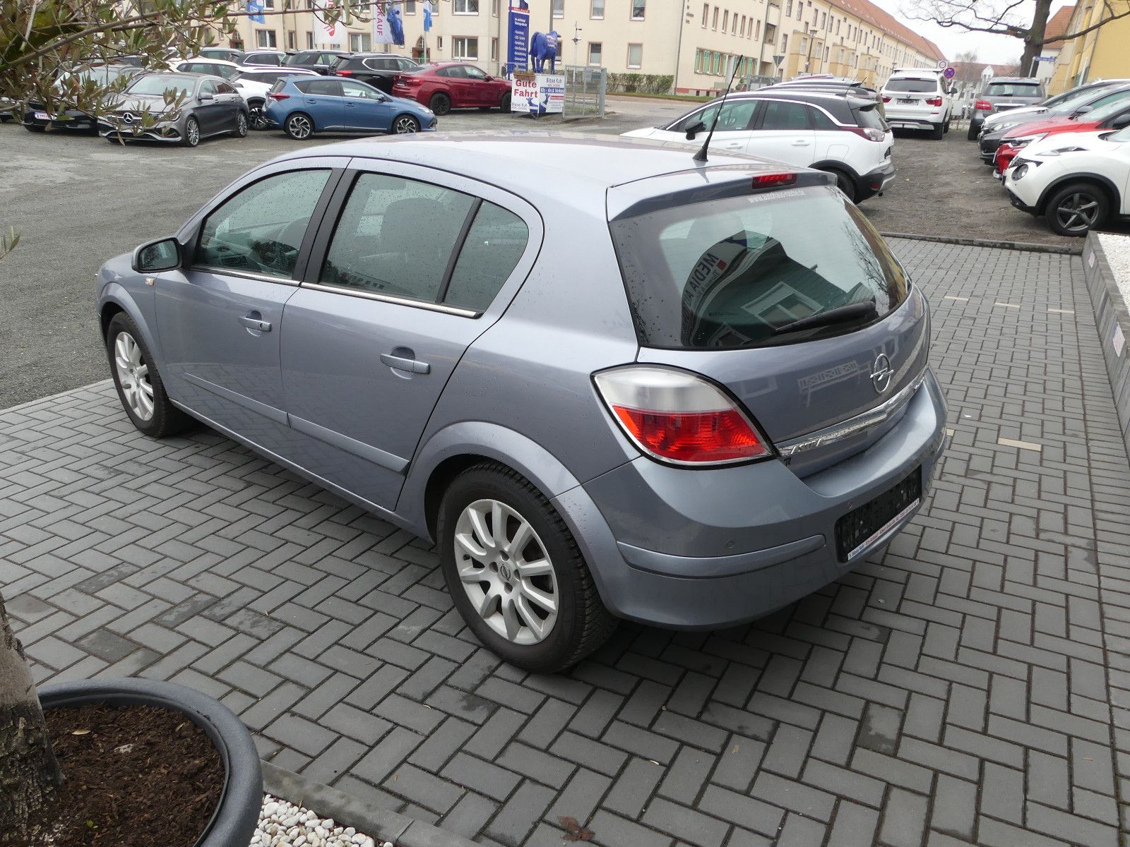 Fahrzeugabbildung Opel Astra 1.6 Twinport Sport"82TKM"