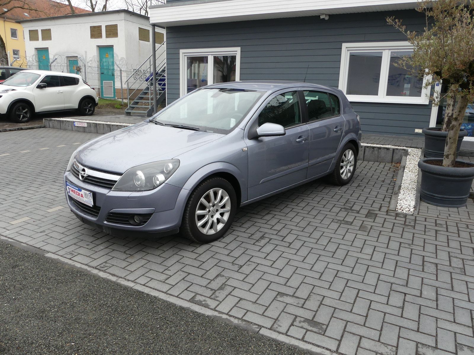 Fahrzeugabbildung Opel Astra 1.6 Twinport Sport"82TKM"