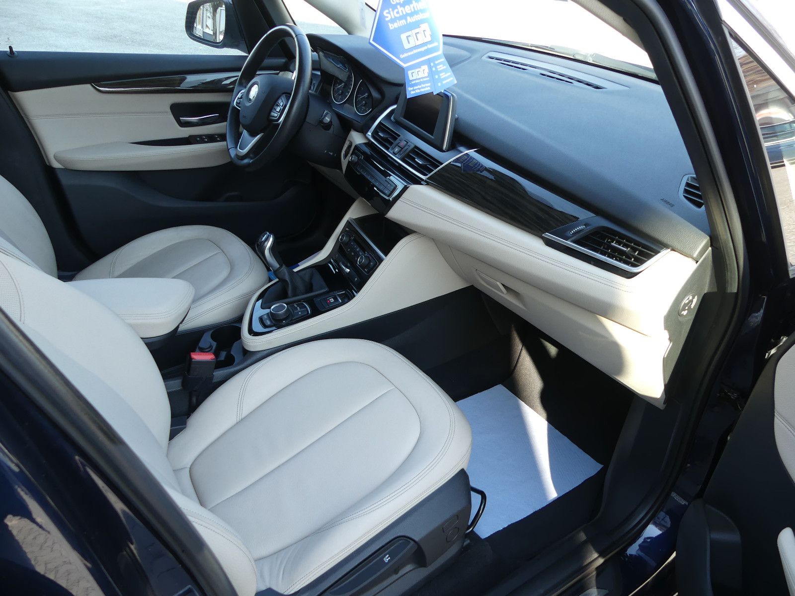 Fahrzeugabbildung BMW 220 2 Active Tourer 220 i"LUXURY"1.HAND"