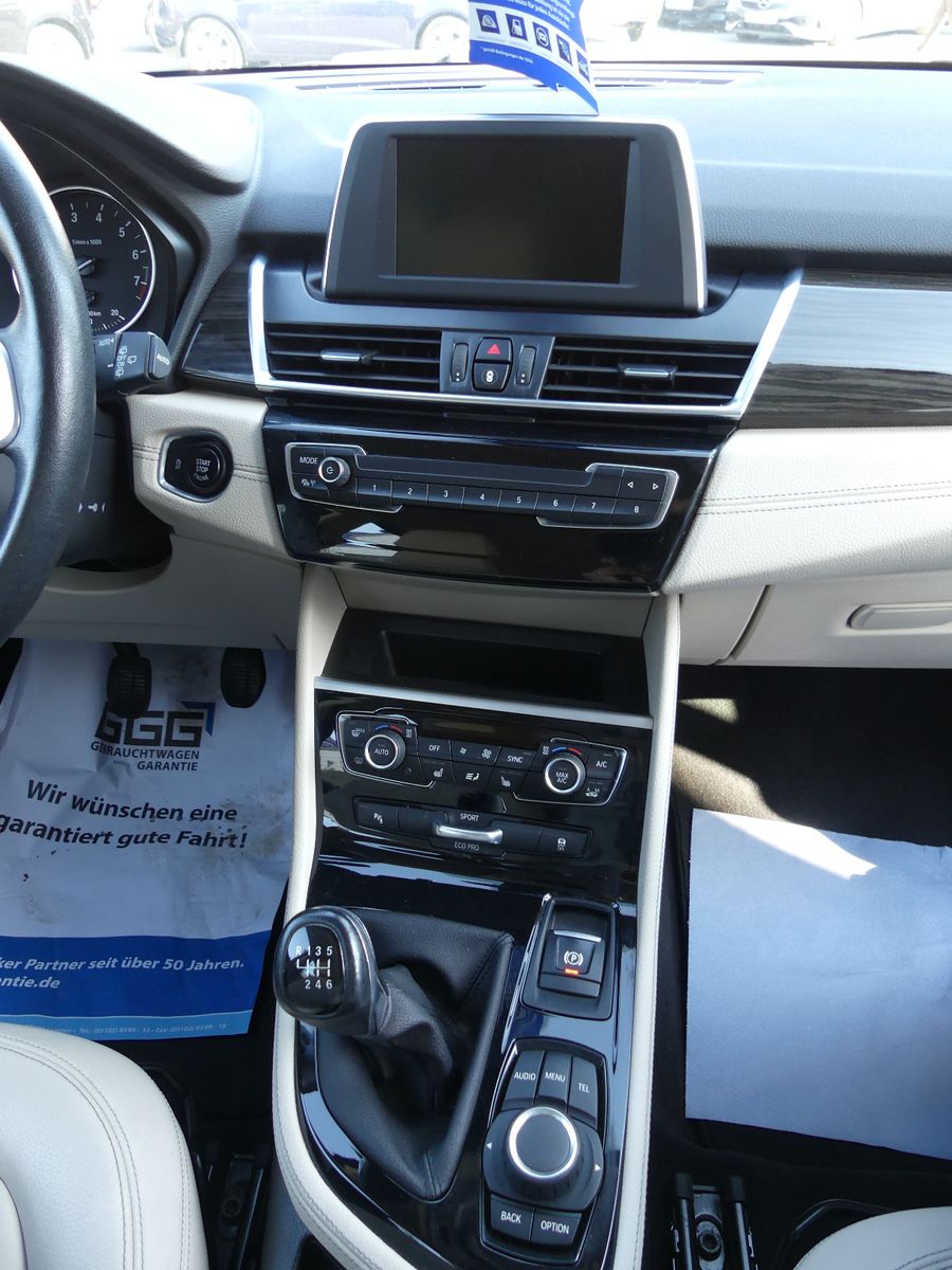 Fahrzeugabbildung BMW 220 2 Active Tourer 220 i"LUXURY"1.HAND"