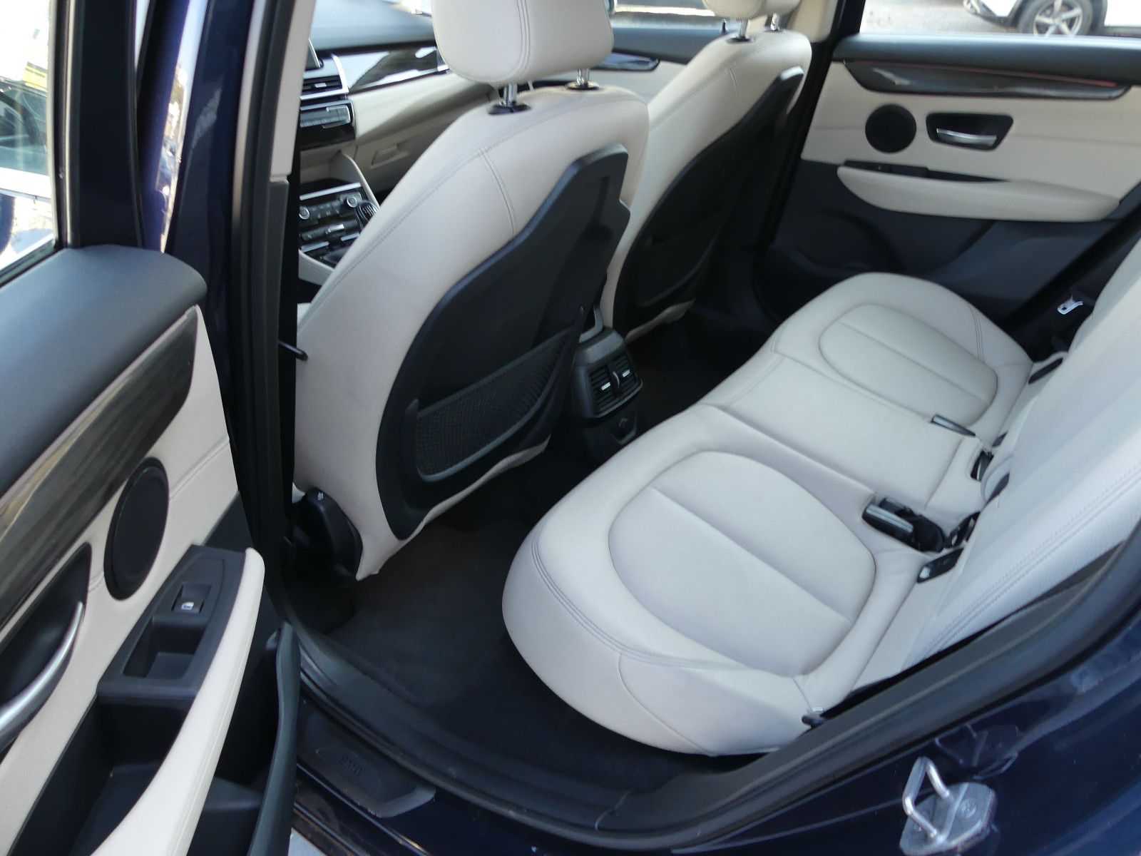 Fahrzeugabbildung BMW 220 2 Active Tourer 220 i"LUXURY"1.HAND"