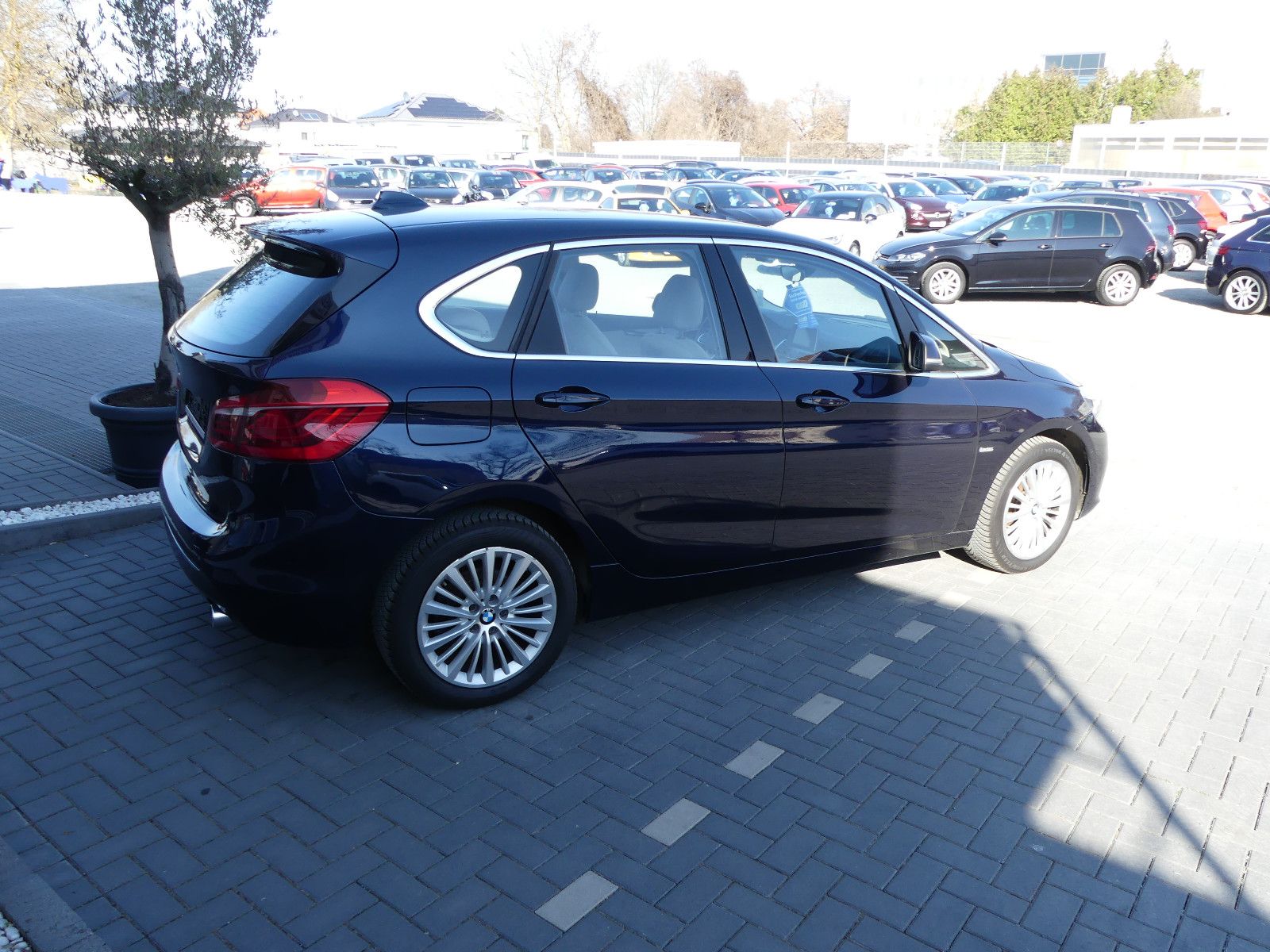 Fahrzeugabbildung BMW 220 2 Active Tourer 220 i"LUXURY"1.HAND"