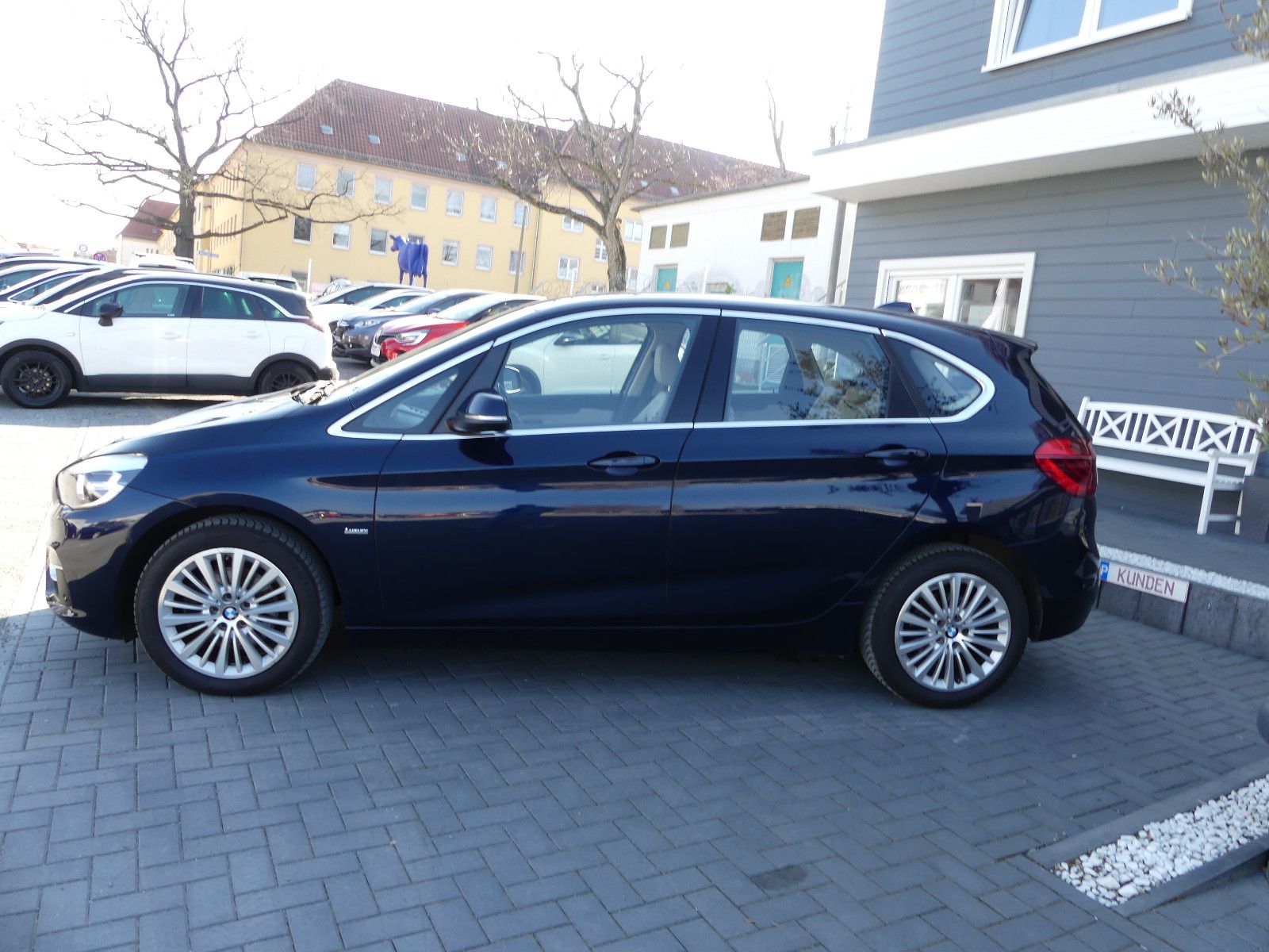 Fahrzeugabbildung BMW 220 2 Active Tourer 220 i"LUXURY"1.HAND"