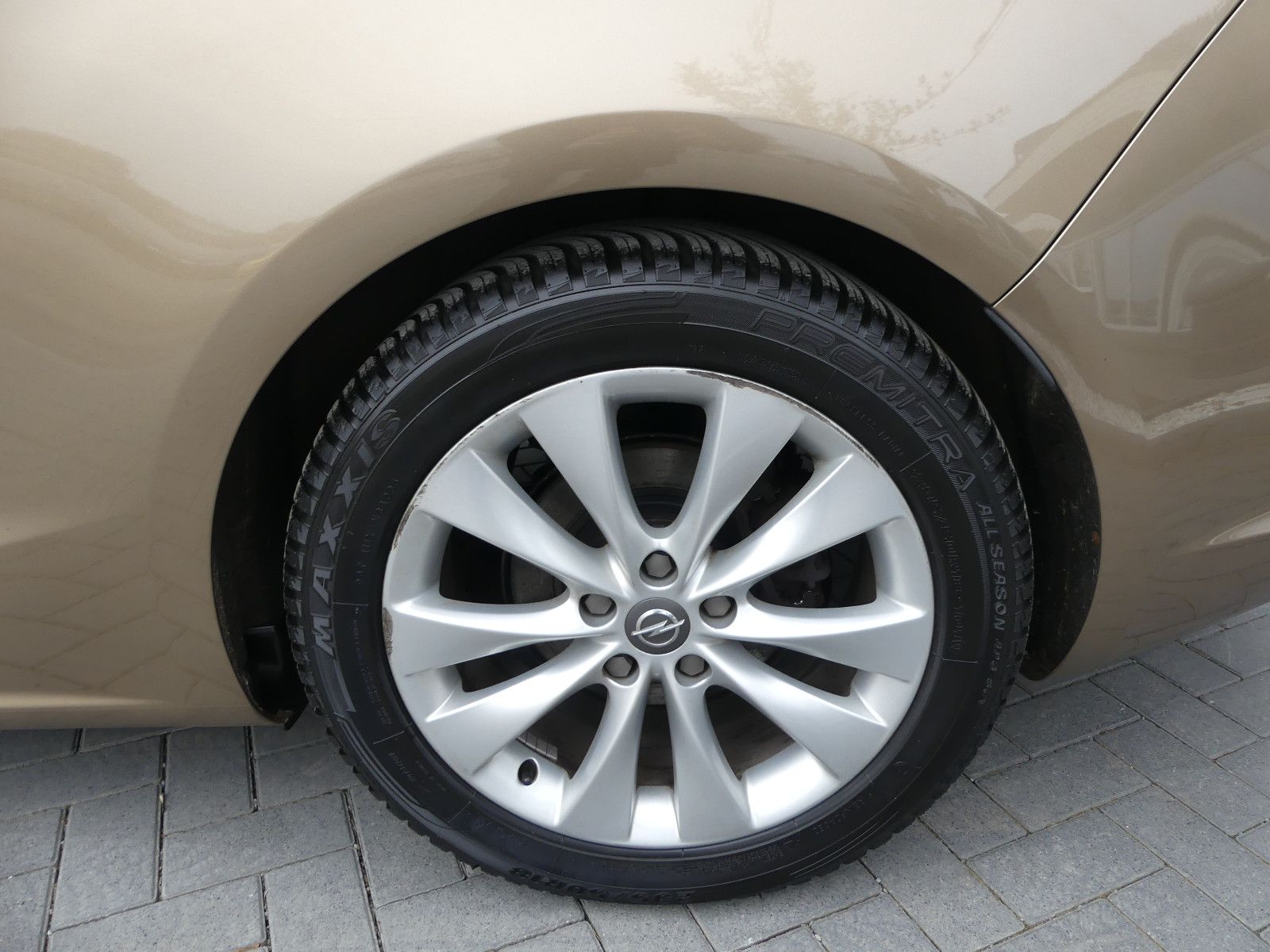 Fahrzeugabbildung Opel Cascada Edition ecoFlex, * CABRIO*