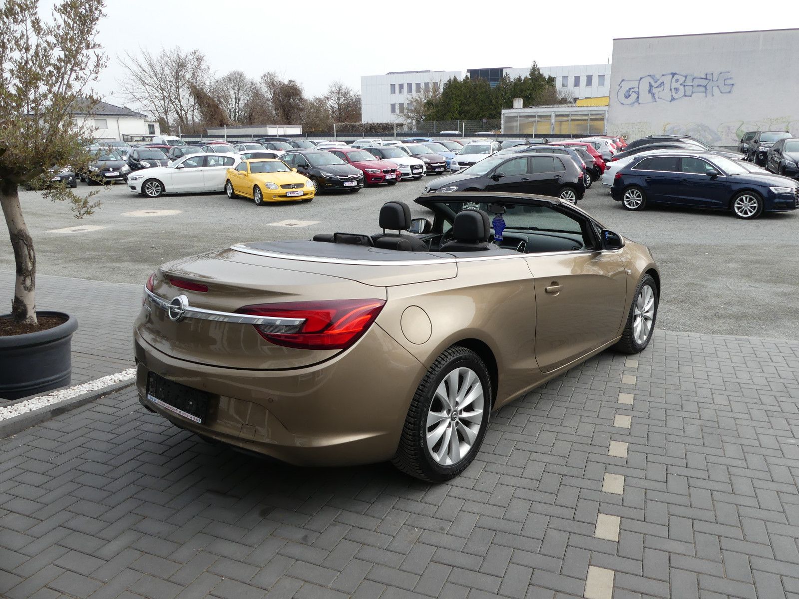 Fahrzeugabbildung Opel Cascada Edition ecoFlex, * CABRIO*