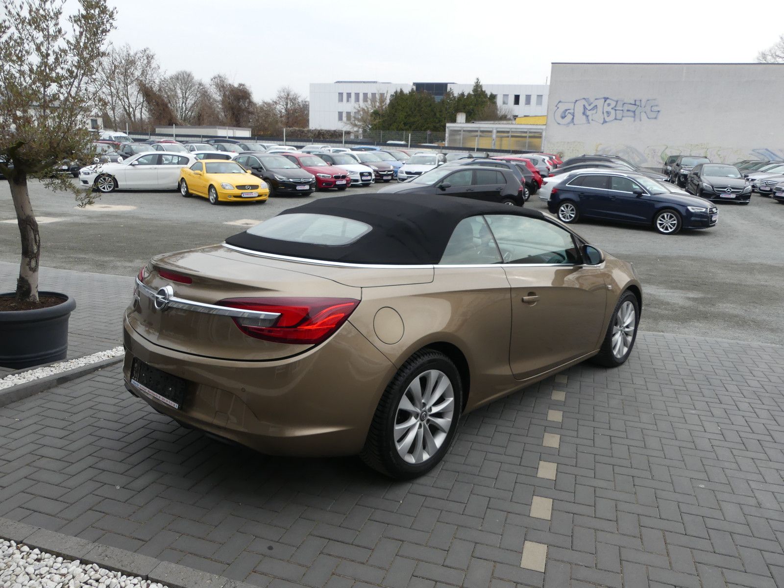 Fahrzeugabbildung Opel Cascada Edition ecoFlex, * CABRIO*