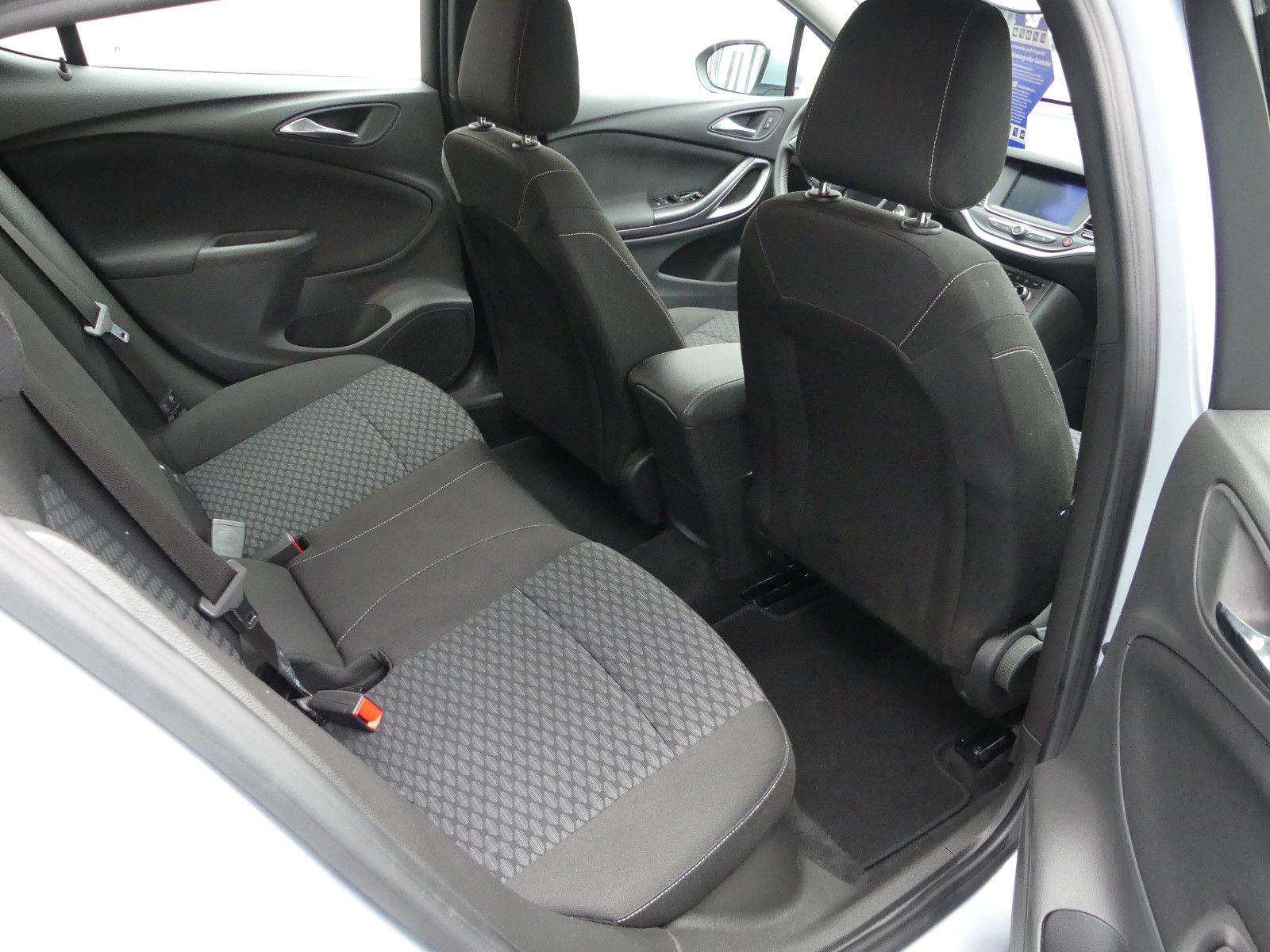 Fahrzeugabbildung Opel Astra K Lim. 5-trg. Edition Start/Stop"29TKM"