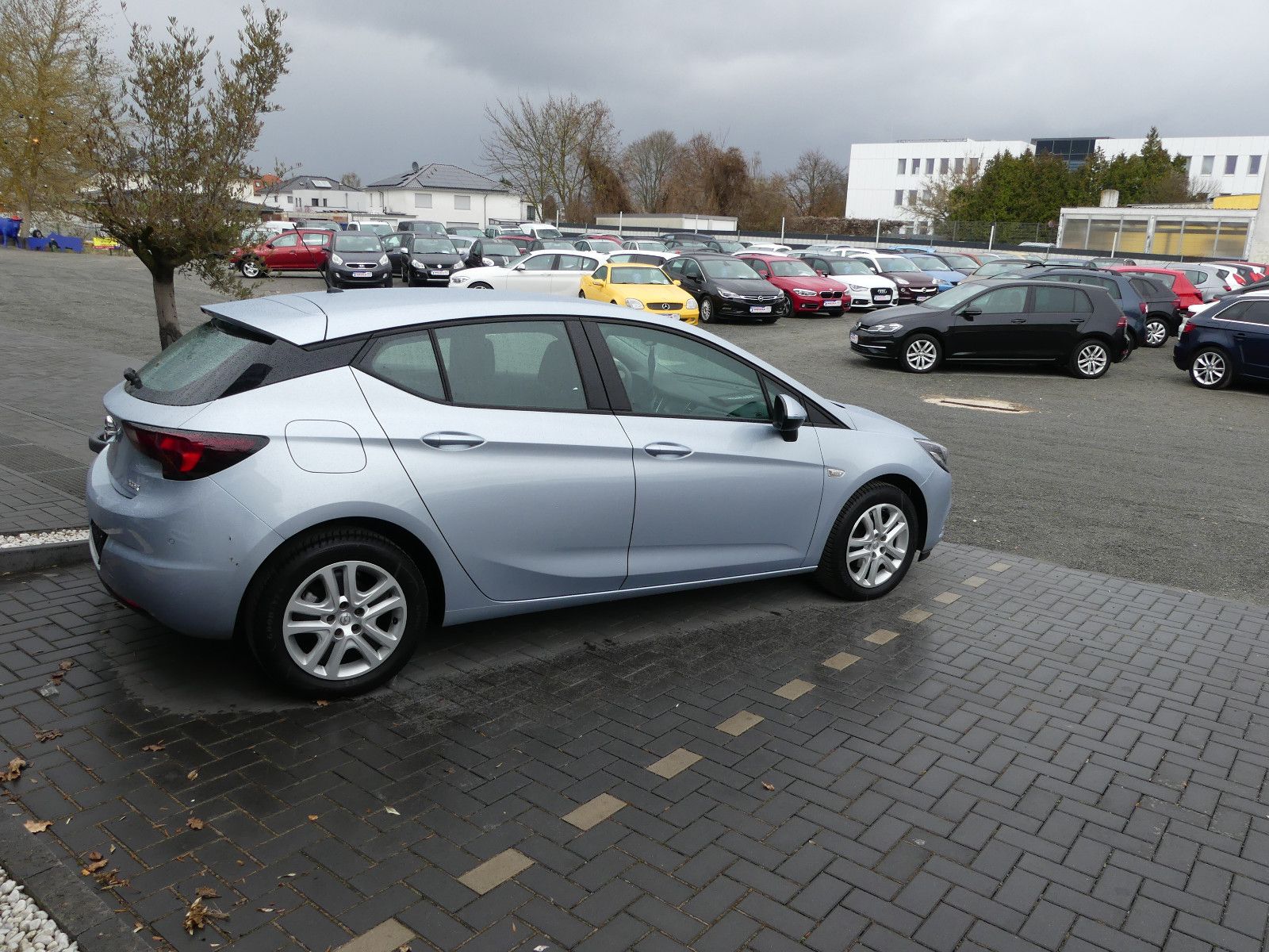 Fahrzeugabbildung Opel Astra K Lim. 5-trg. Edition Start/Stop"29TKM"