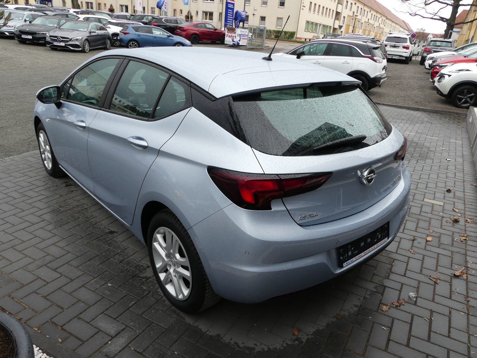 Fahrzeugabbildung Opel Astra K Lim. 5-trg. Edition Start/Stop"29TKM"