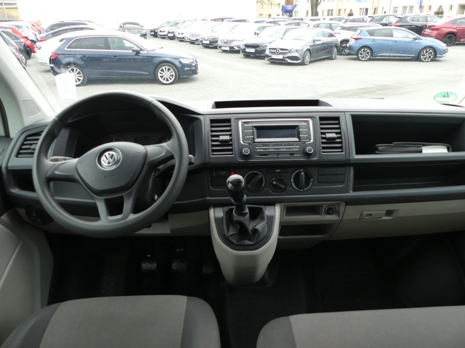 Fahrzeugabbildung Volkswagen T6 Transporter Pritsche Pritsche Doppelkabine la