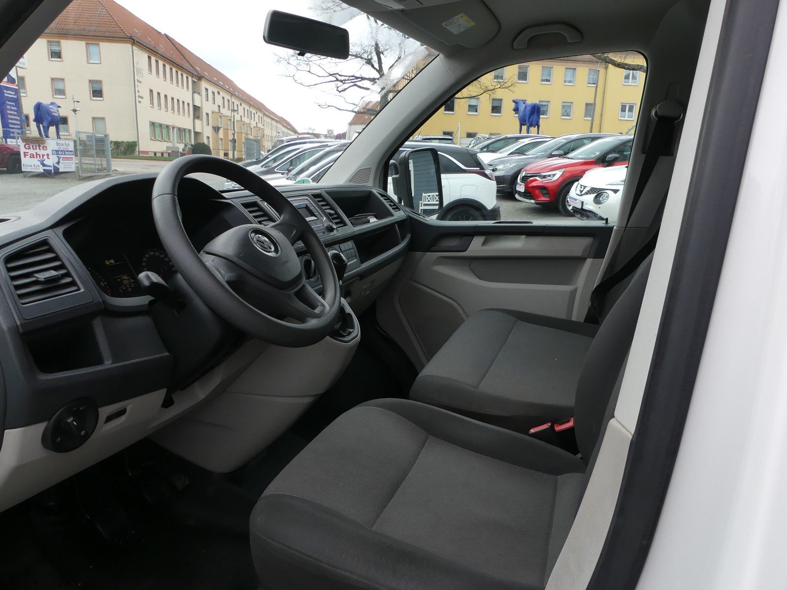 Fahrzeugabbildung Volkswagen T6 Transporter Pritsche Pritsche Doppelkabine la