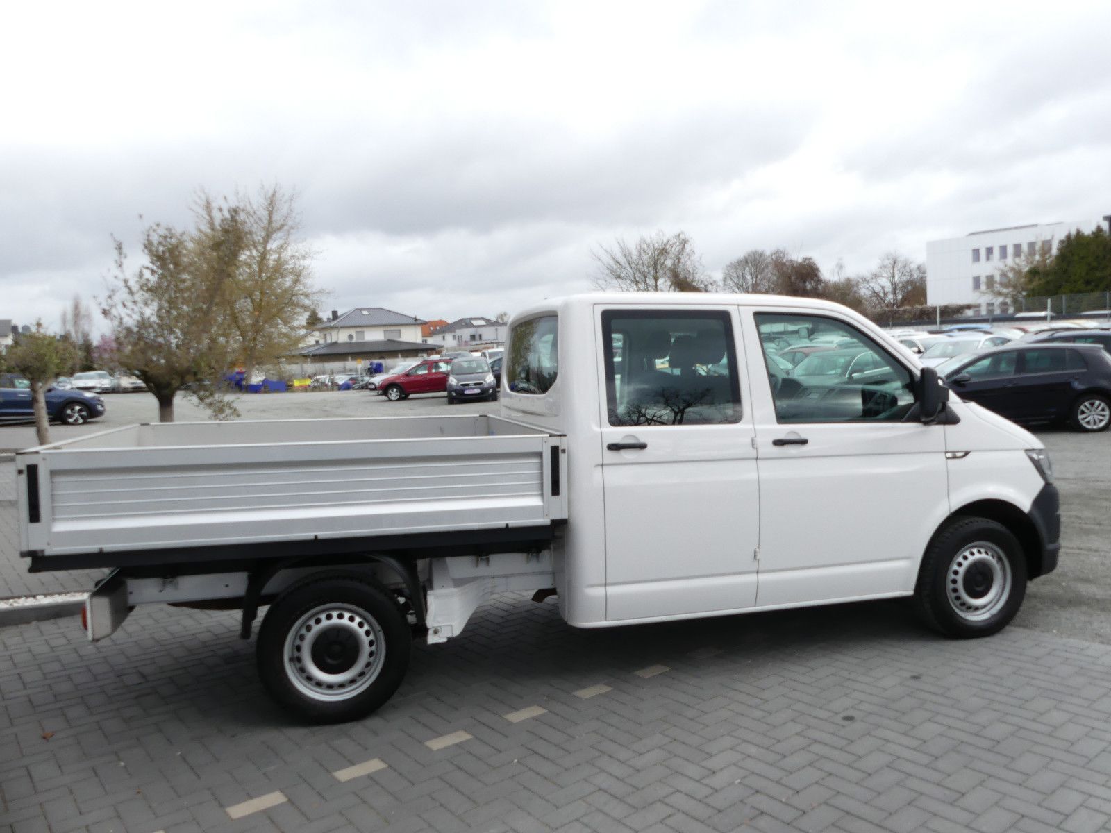 Fahrzeugabbildung Volkswagen T6 Transporter Pritsche Pritsche Doppelkabine la