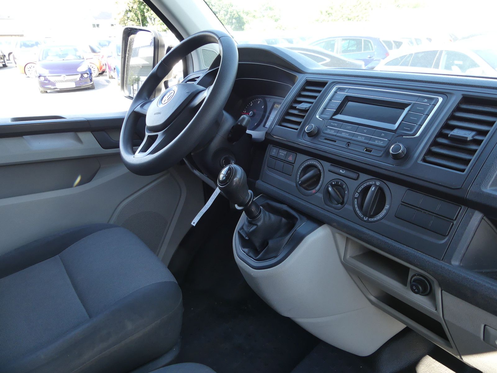 Fahrzeugabbildung Volkswagen T6 Transporter Pritsche Pritsche Doppelkabine la