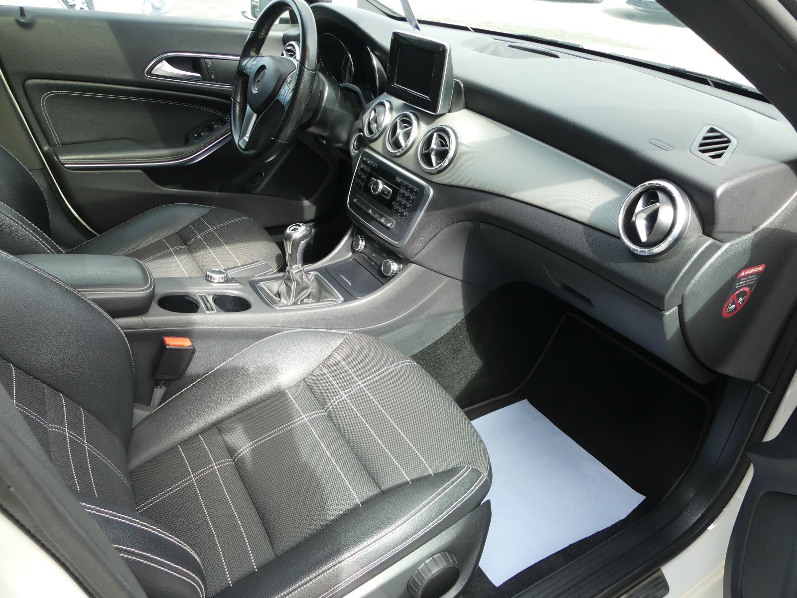 Fahrzeugabbildung Mercedes-Benz CLA 180 CLA CLA 180