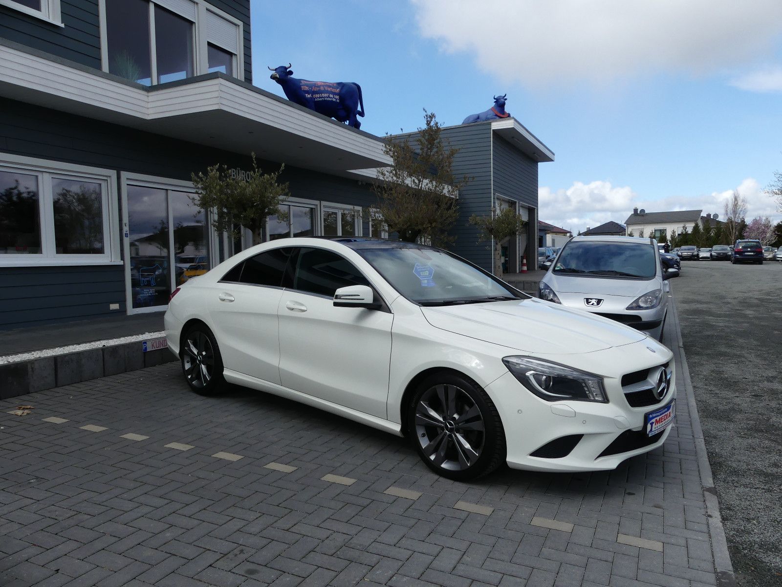 Fahrzeugabbildung Mercedes-Benz CLA 180 CLA CLA 180