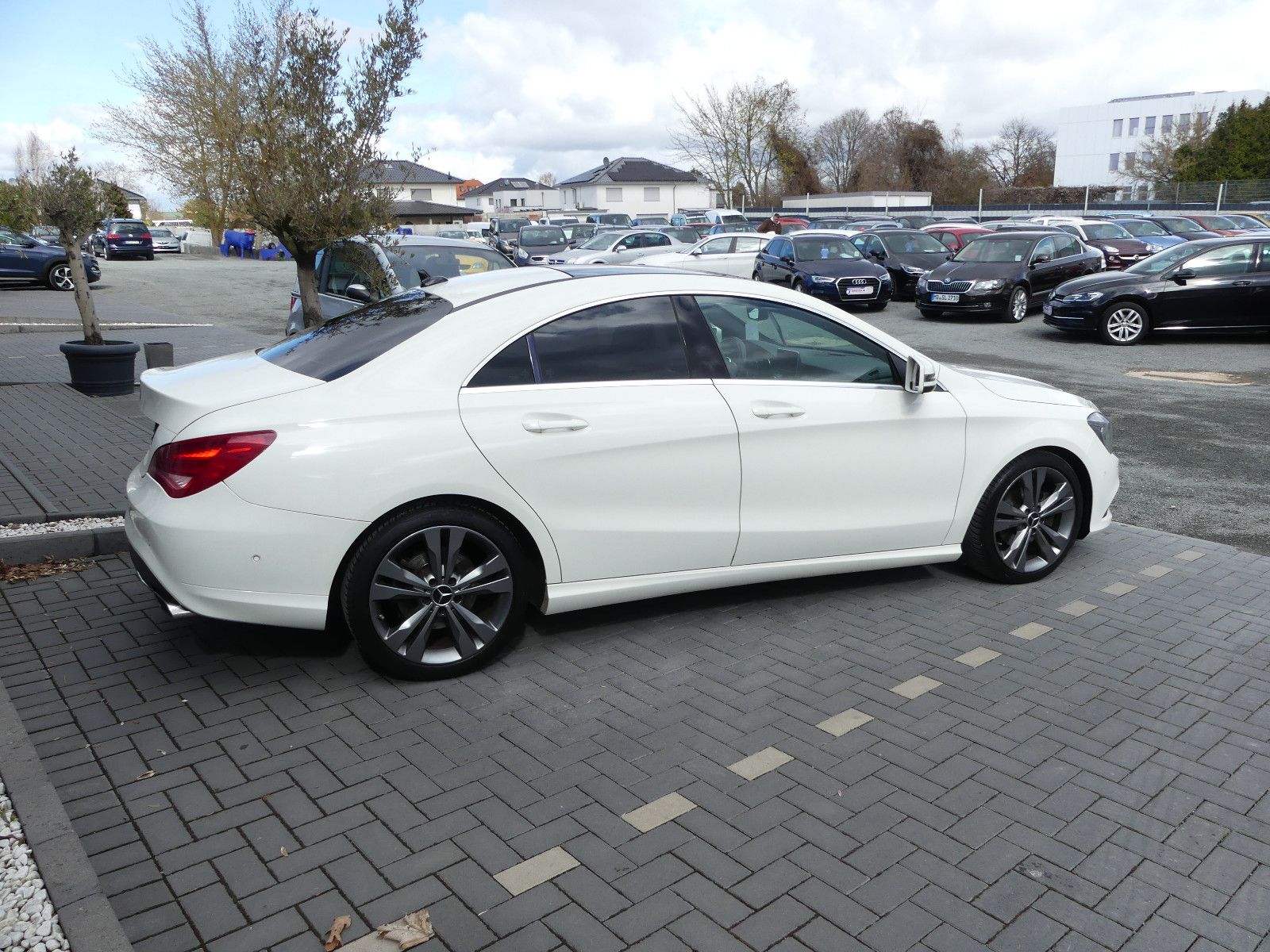 Fahrzeugabbildung Mercedes-Benz CLA 180 CLA CLA 180