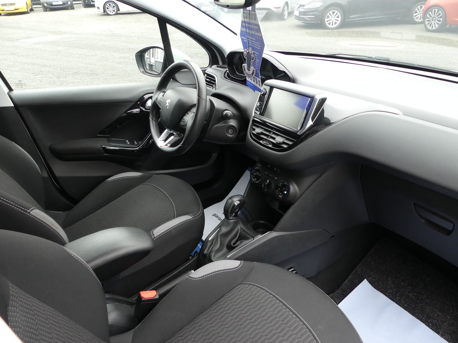 Fahrzeugabbildung Peugeot 208 Active, * TÜV NEU*, * Allwetterreifen*