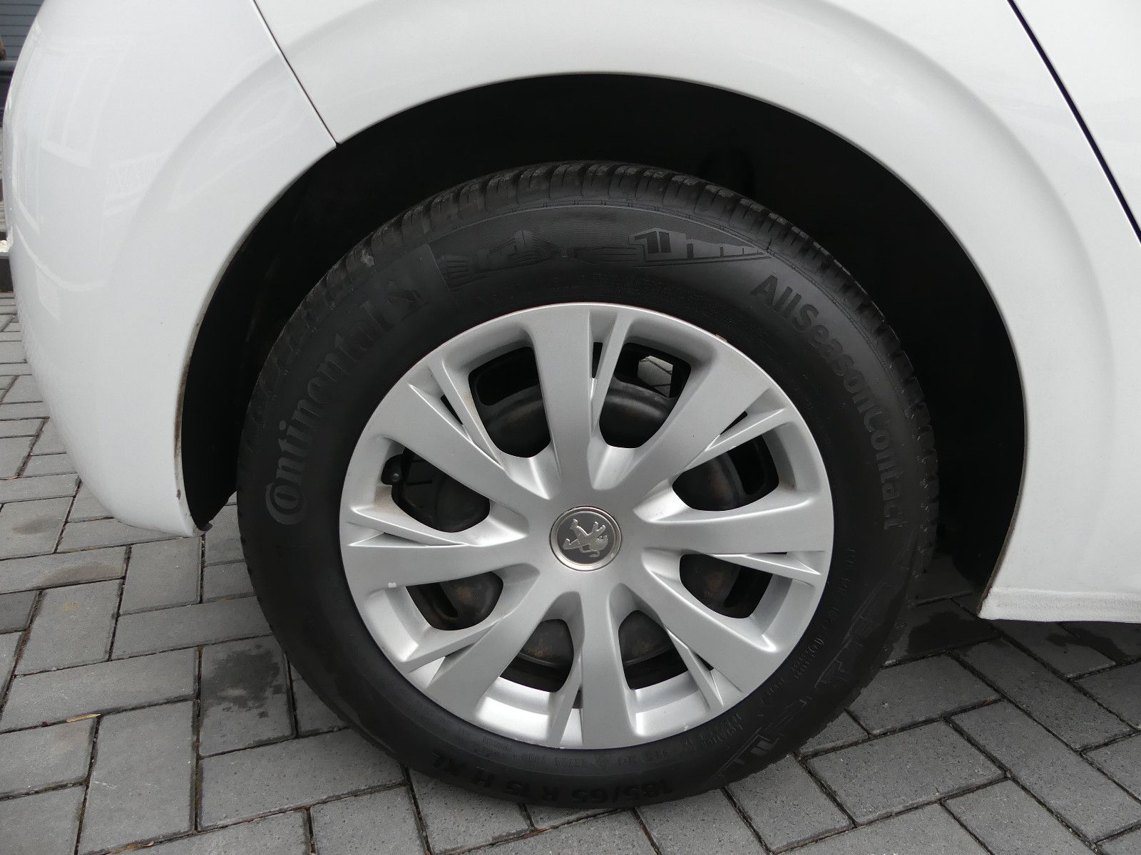 Fahrzeugabbildung Peugeot 208 Active, * TÜV NEU*, * Allwetterreifen*