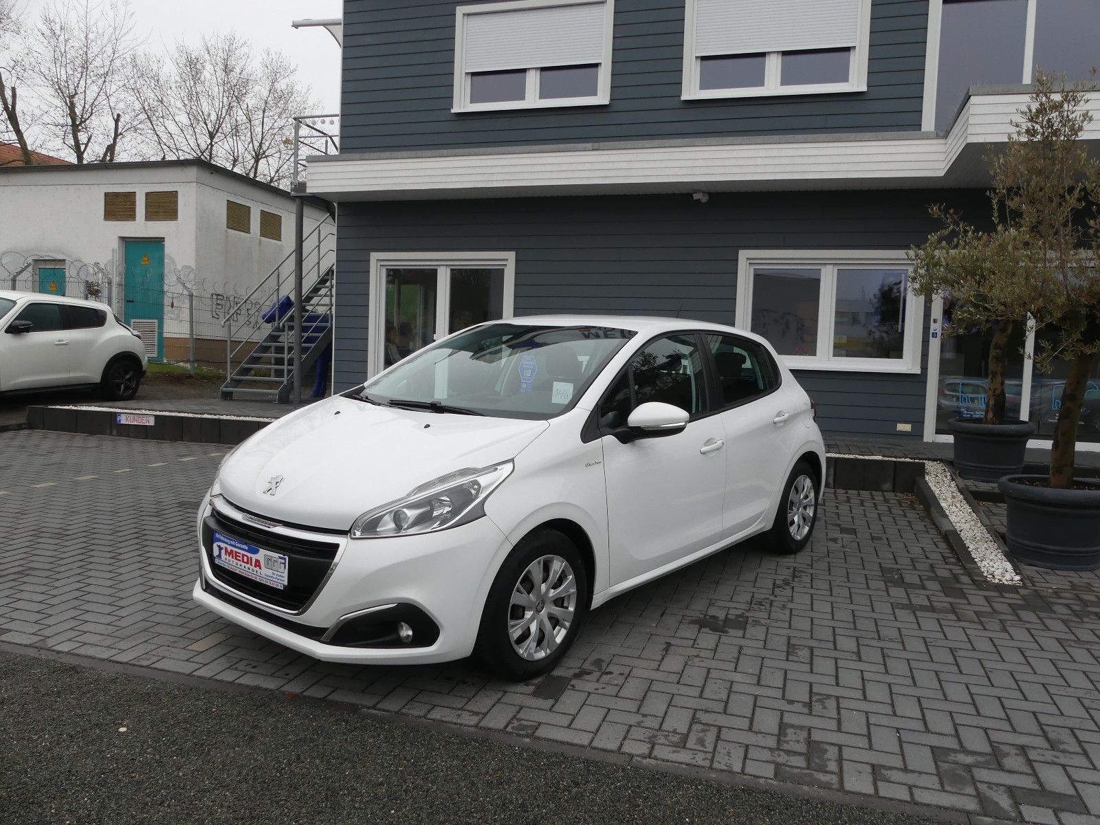 Fahrzeugabbildung Peugeot 208 Active, * TÜV NEU*, * Allwetterreifen*