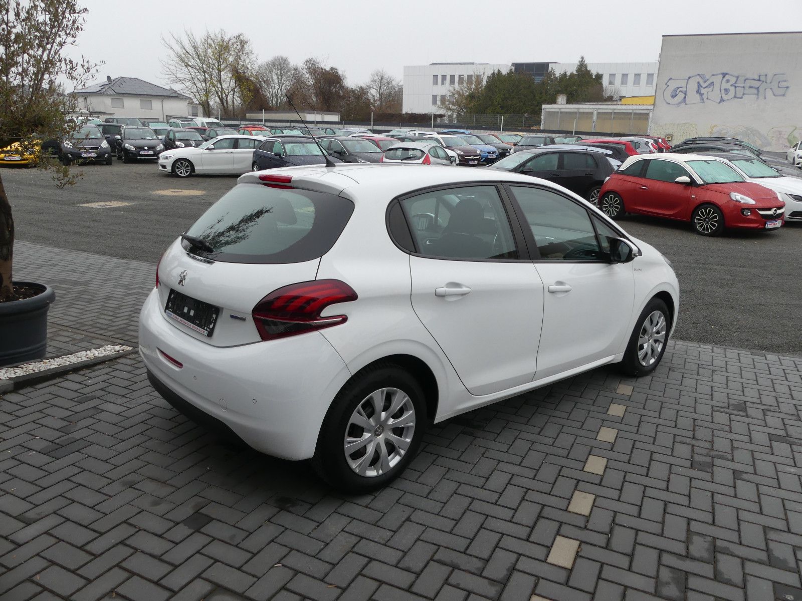 Fahrzeugabbildung Peugeot 208 Active, * TÜV NEU*, * Allwetterreifen*