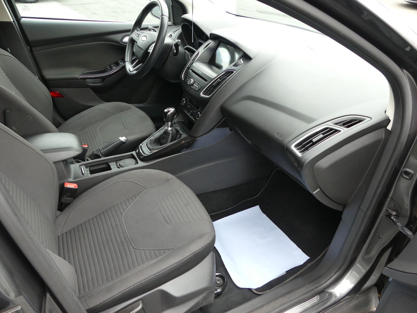 Fahrzeugabbildung Ford Focus Turnier Titanium"80TKM"