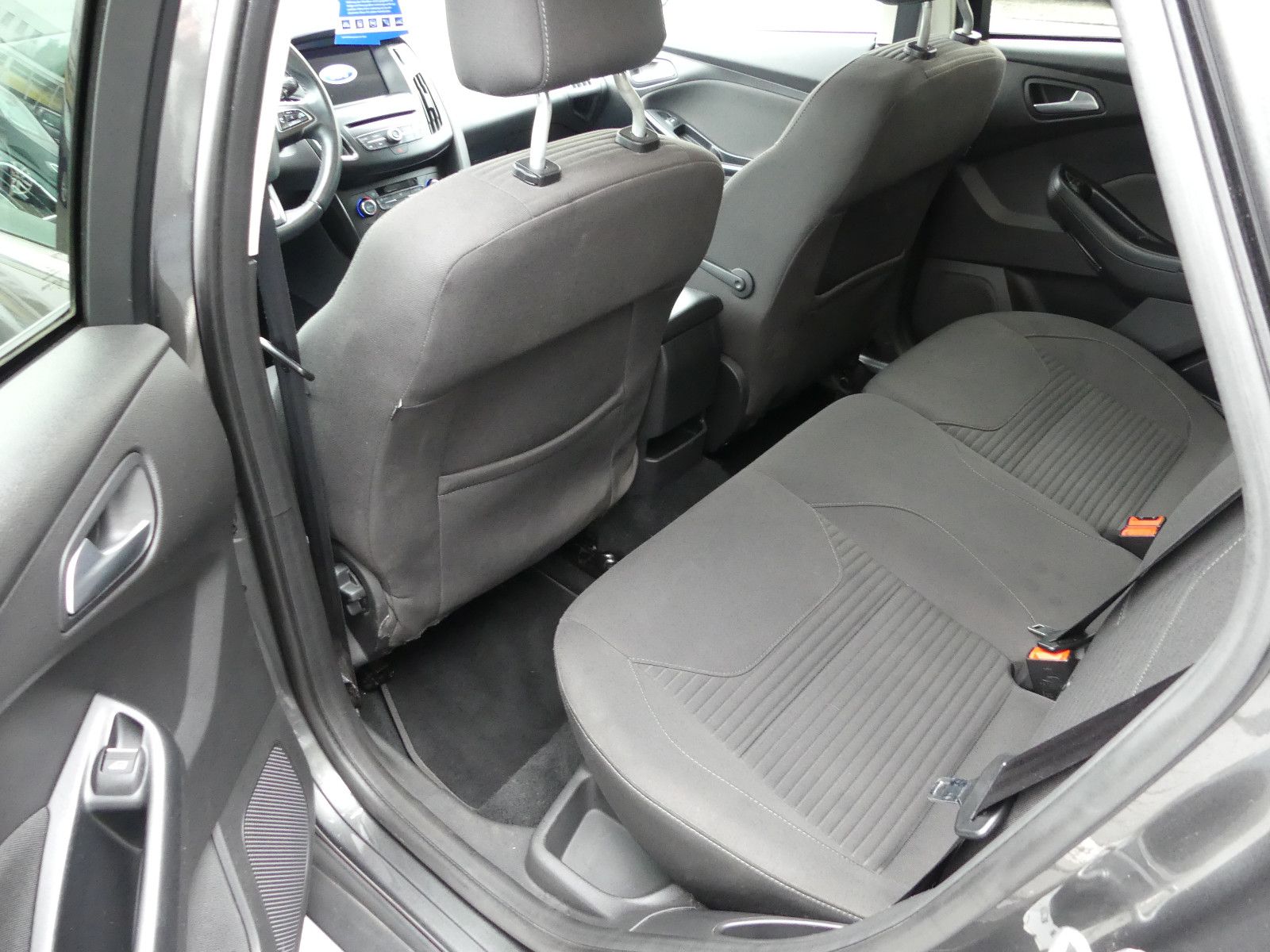 Fahrzeugabbildung Ford Focus Turnier Titanium"80TKM"