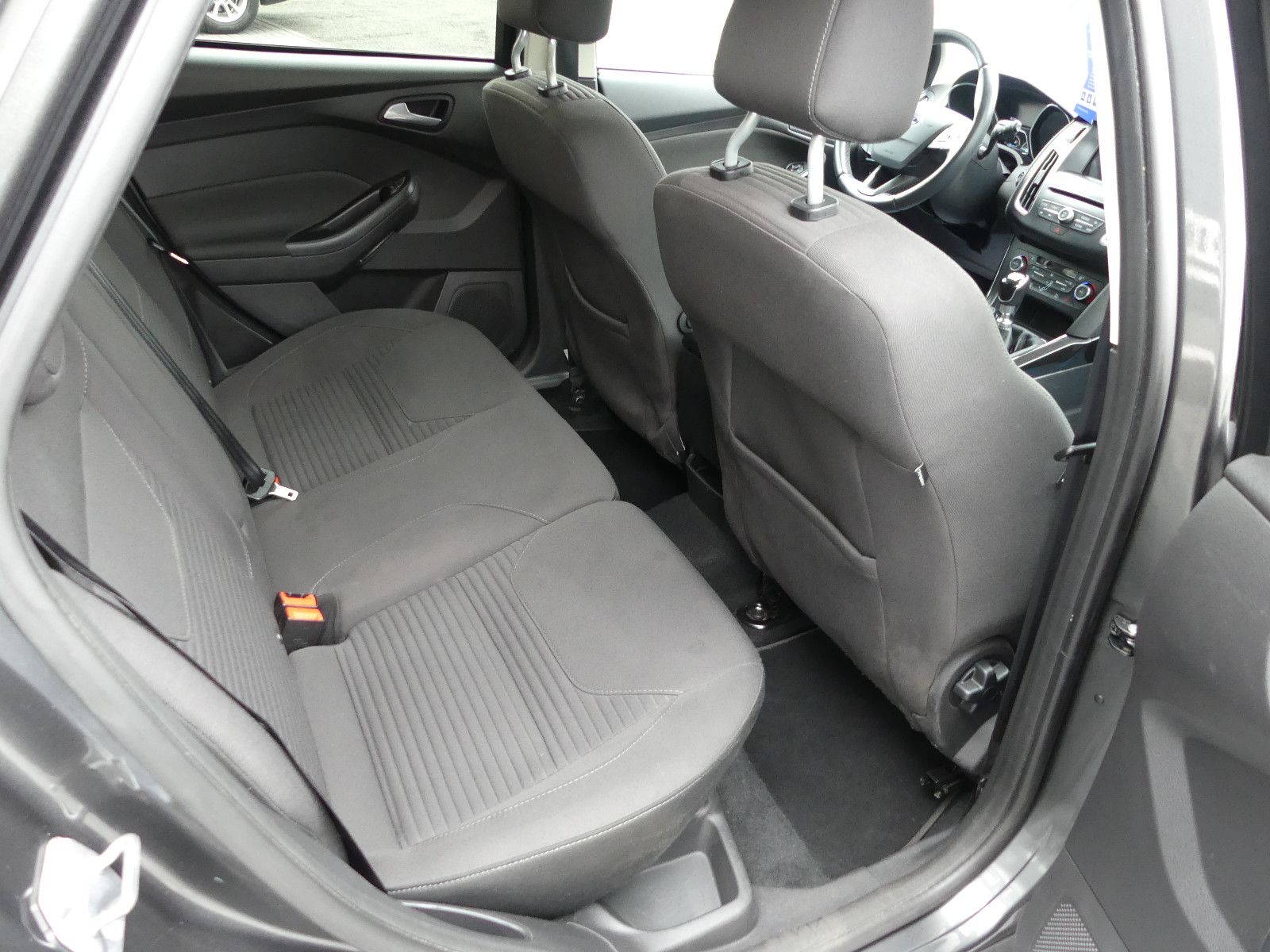 Fahrzeugabbildung Ford Focus Turnier Titanium"80TKM"