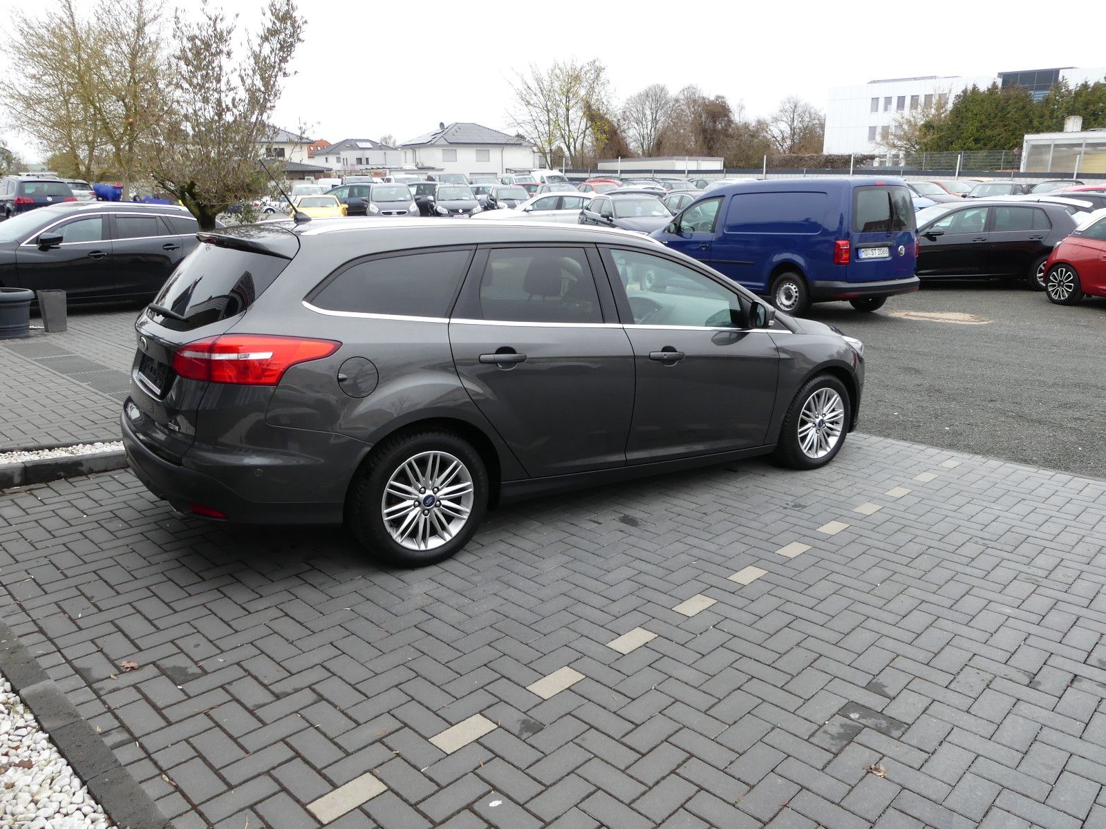 Fahrzeugabbildung Ford Focus Turnier Titanium"80TKM"