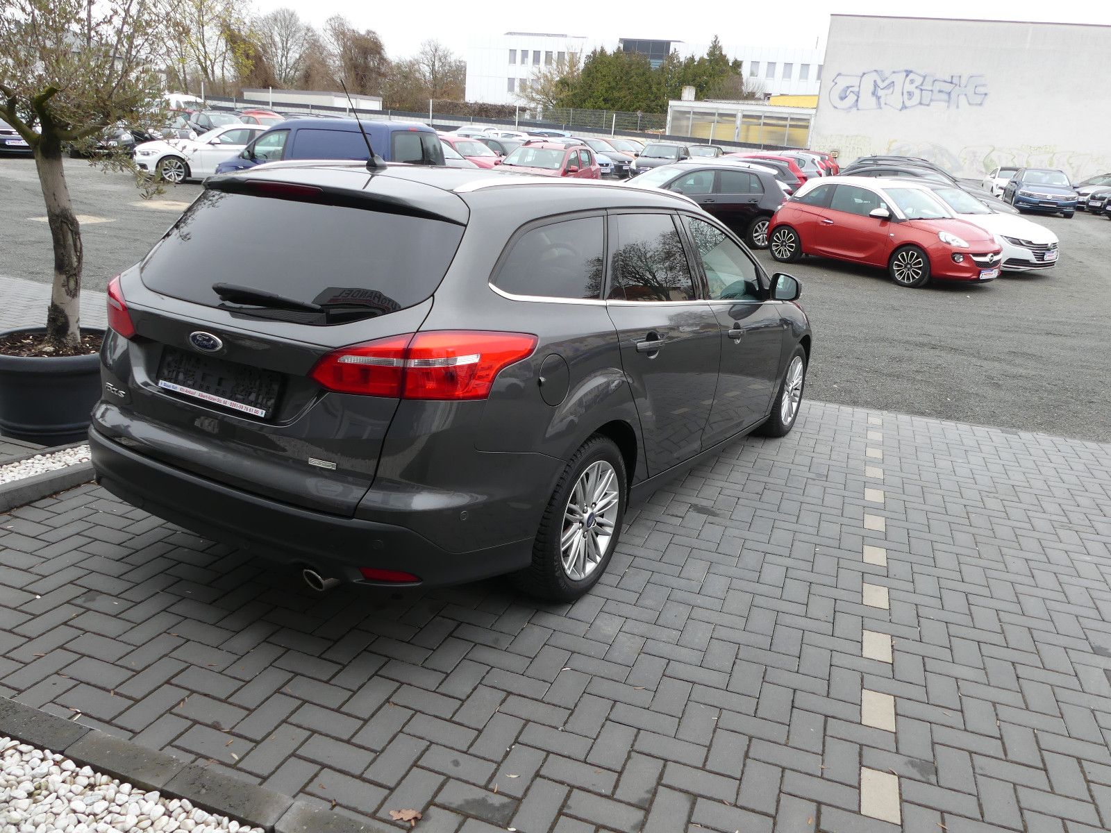 Fahrzeugabbildung Ford Focus Turnier Titanium"80TKM"