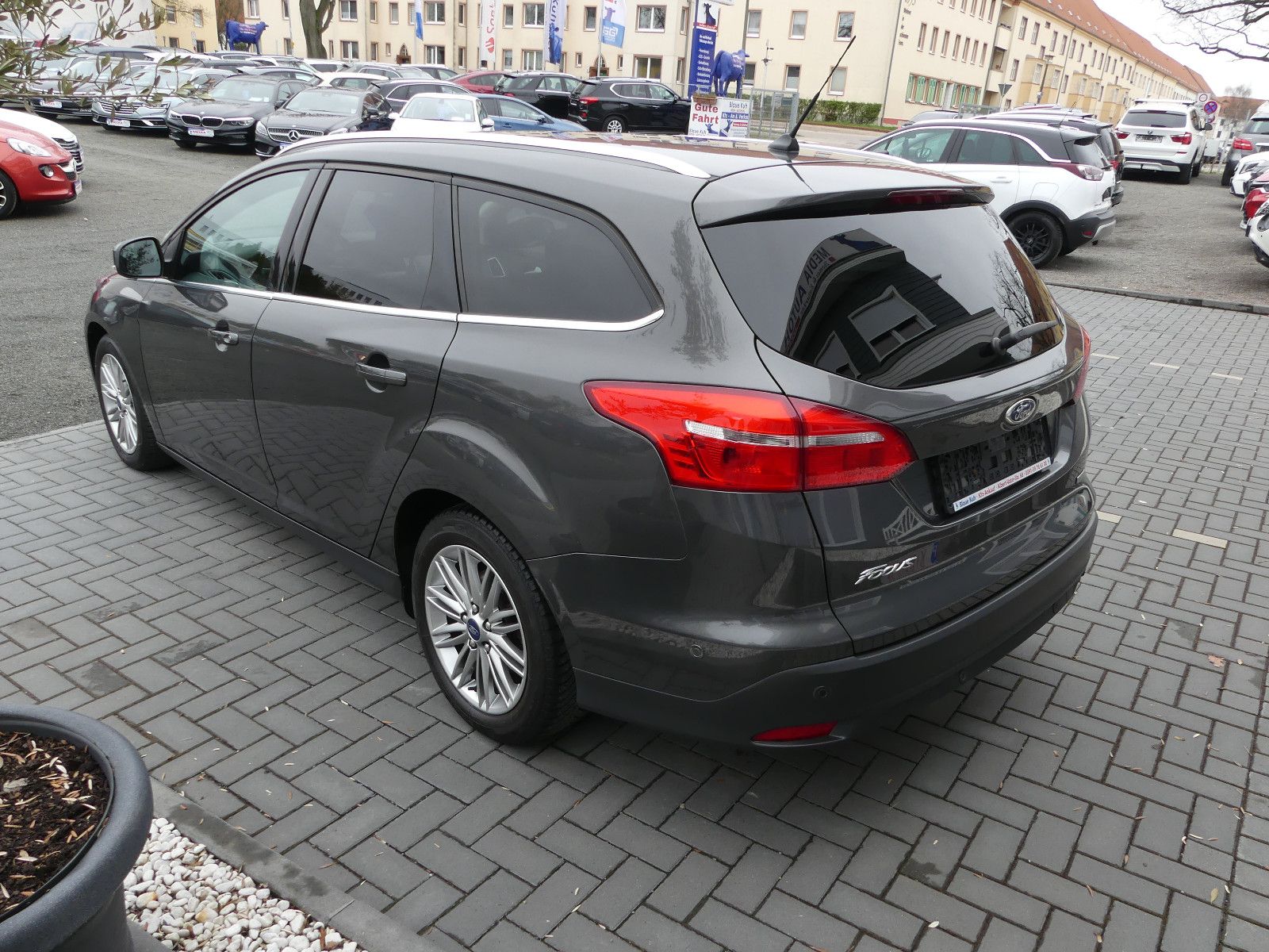 Fahrzeugabbildung Ford Focus Turnier Titanium"80TKM"