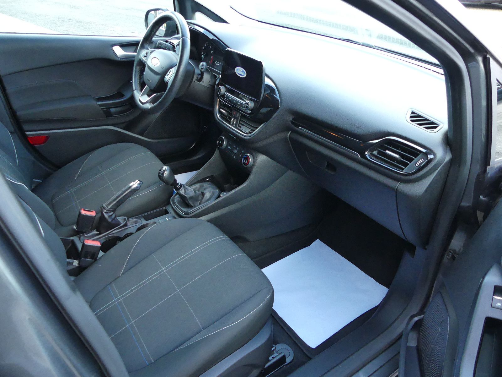 Fahrzeugabbildung Ford Fiesta Cool & Connect"70TKM"