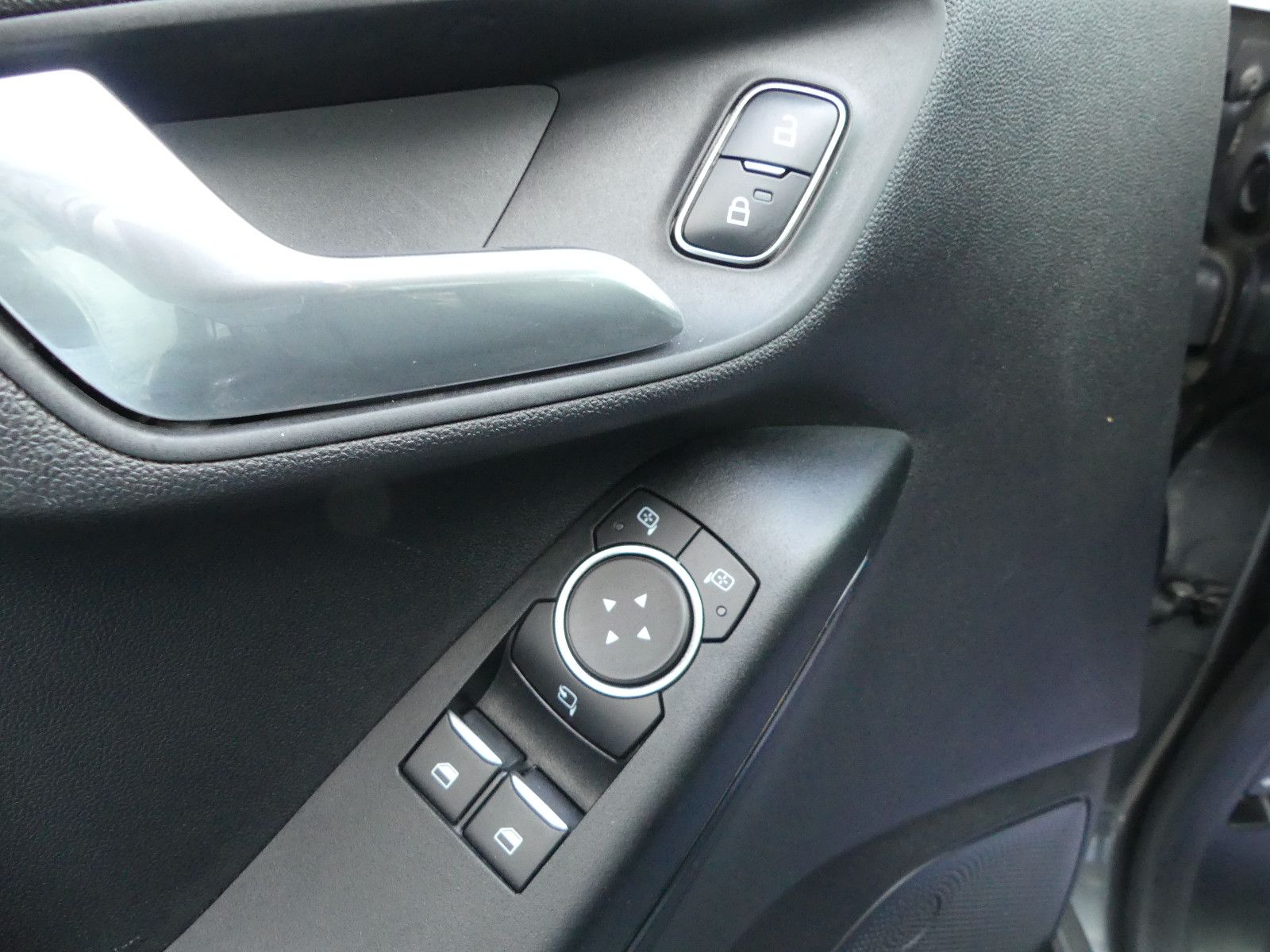 Fahrzeugabbildung Ford Fiesta Cool & Connect"70TKM"