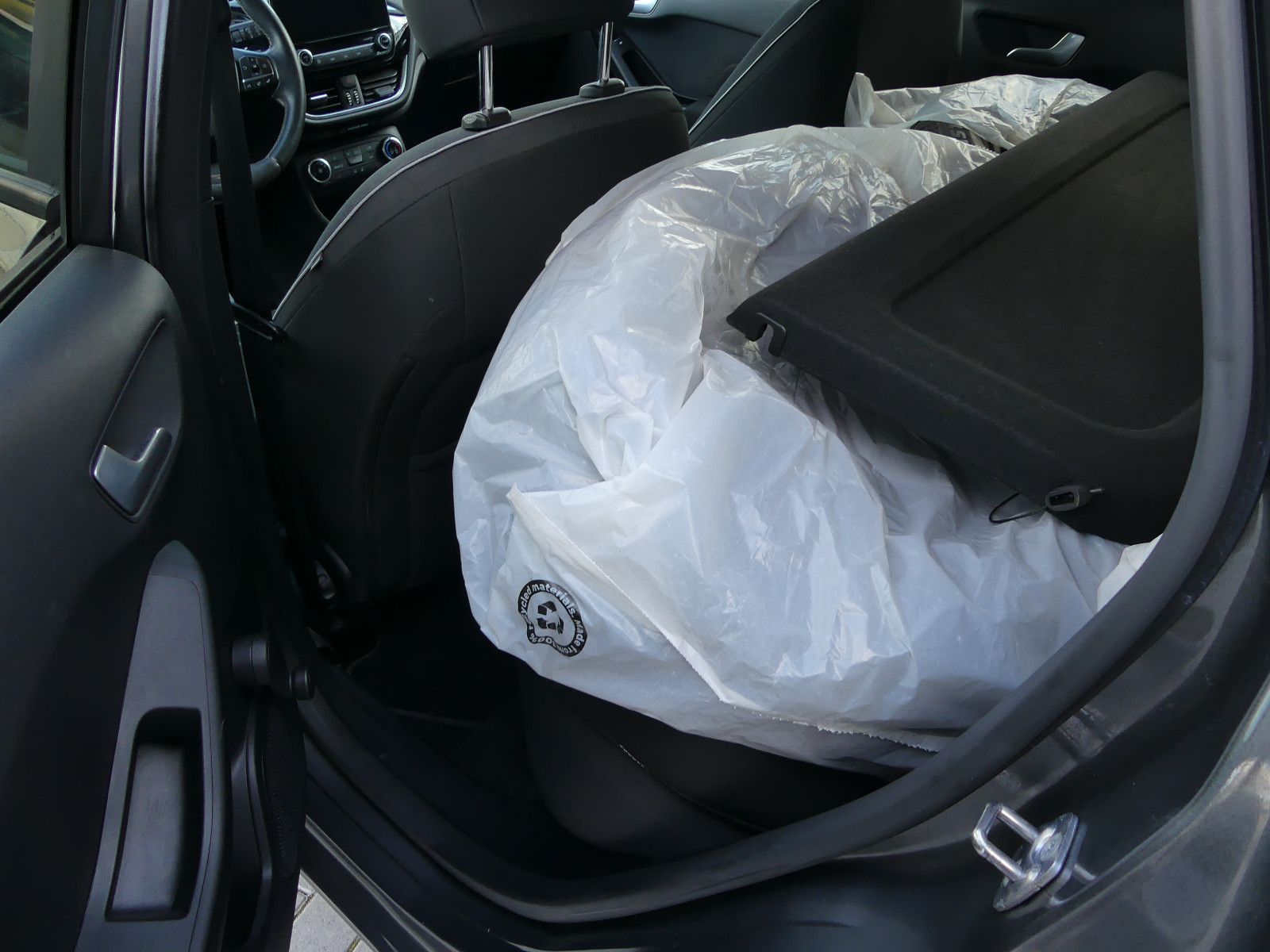 Fahrzeugabbildung Ford Fiesta Cool & Connect"70TKM"