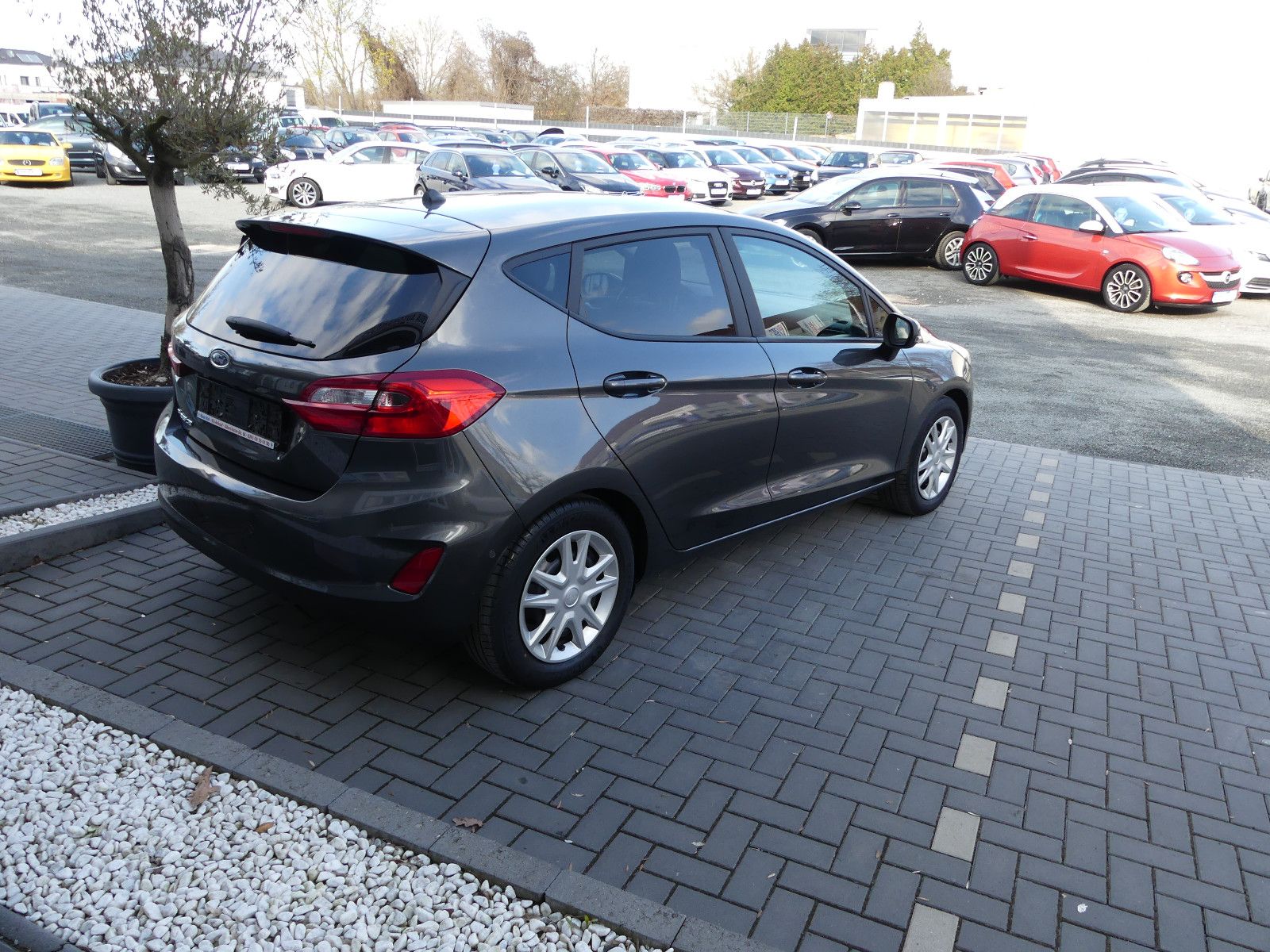 Fahrzeugabbildung Ford Fiesta Cool & Connect"70TKM"